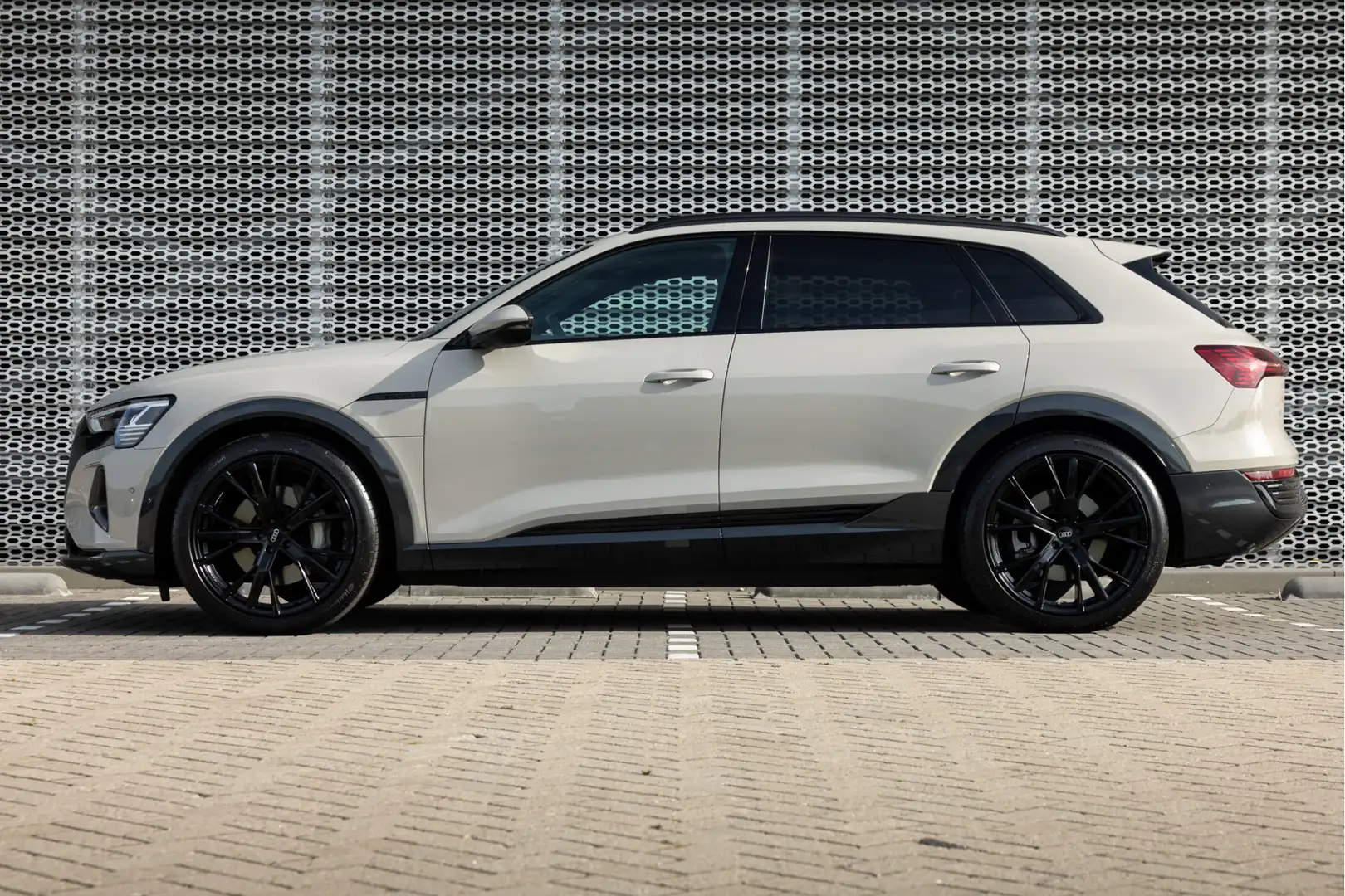 Audi Q8 e-tron 55 quattro Advanced Edition Plus 115 kWh | Panoram Beige - 2