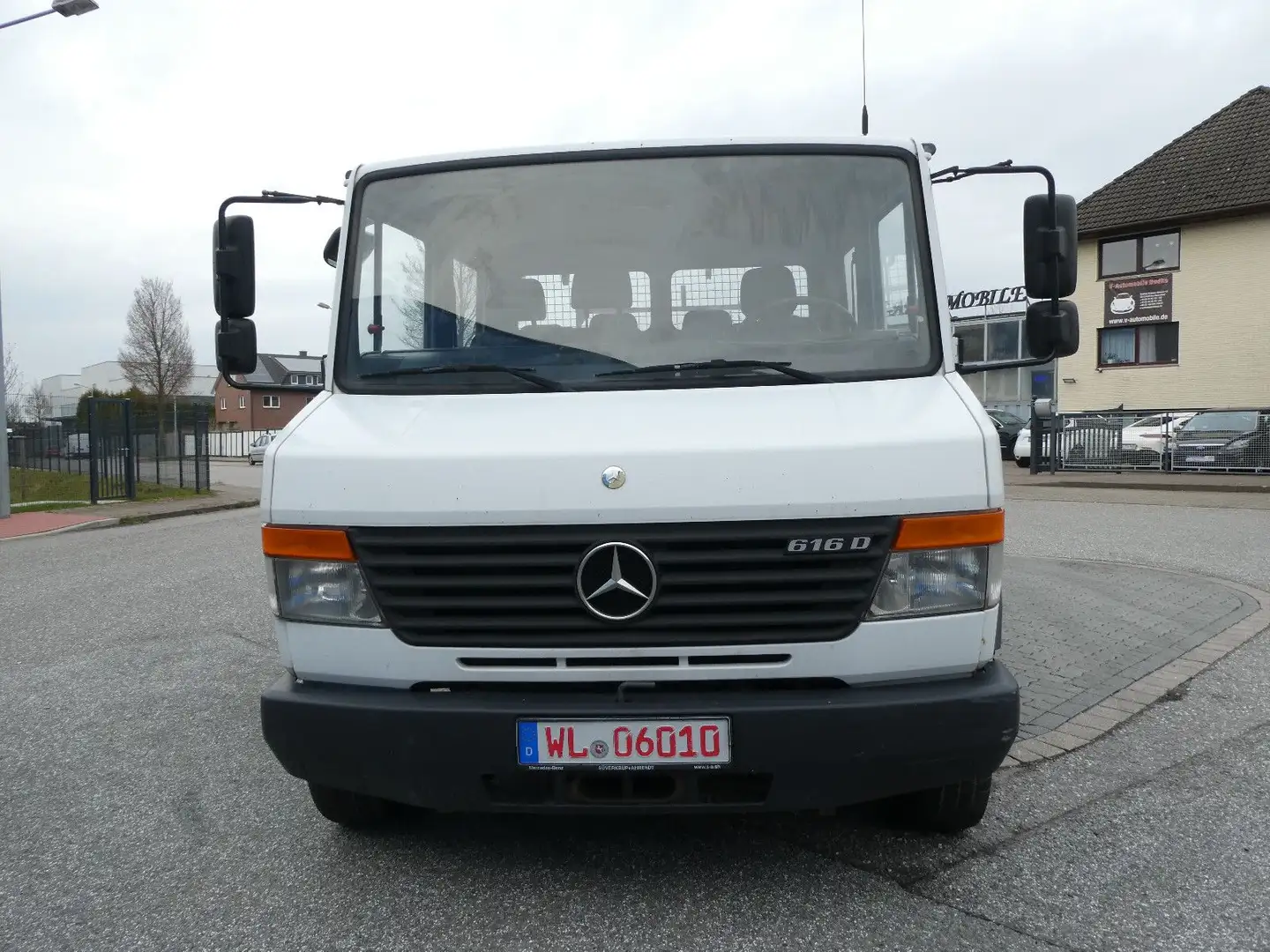 Mercedes-Benz Vario 616 DoKa  7 Sitze Weiß - 1
