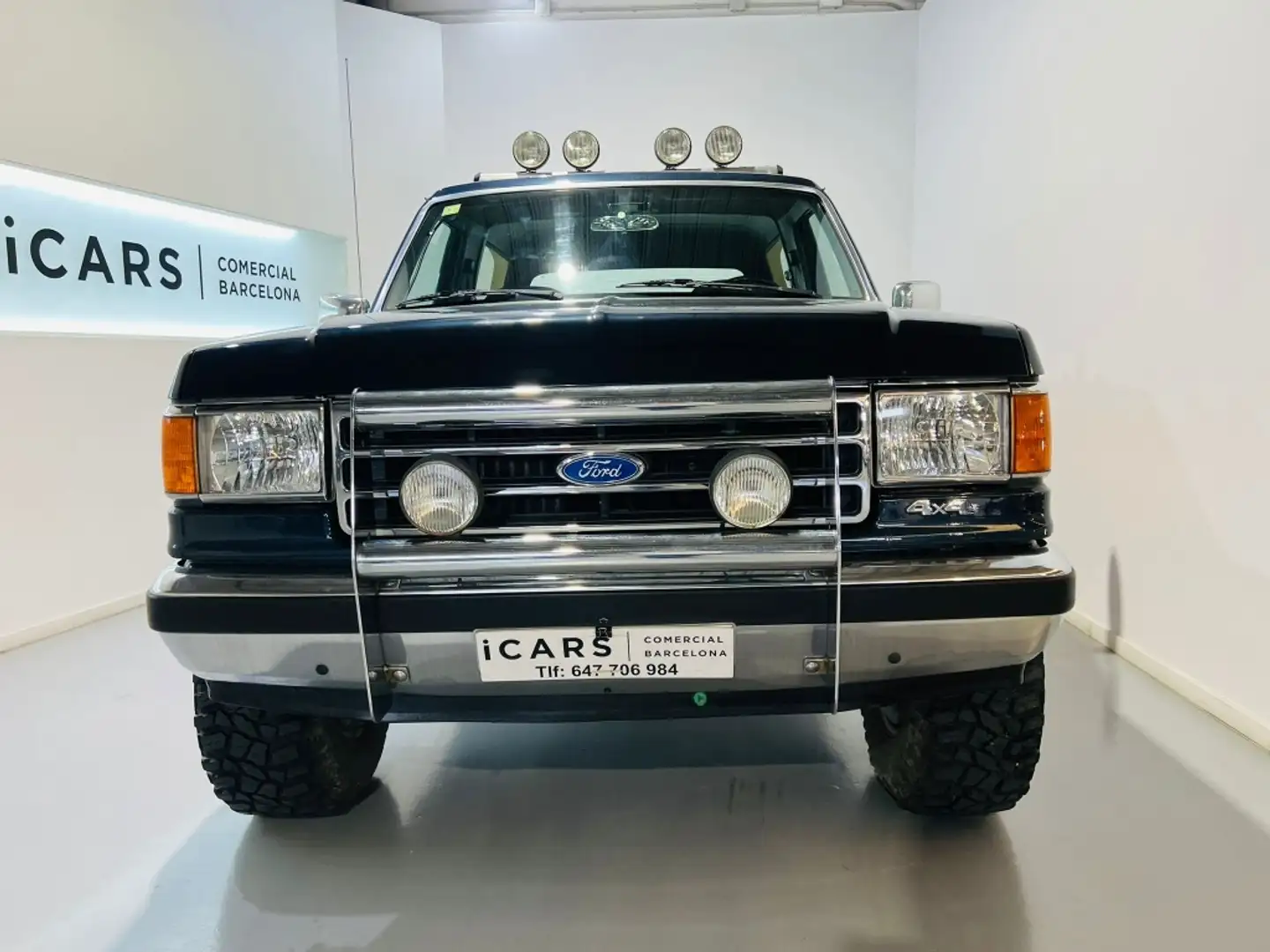 Ford Bronco XLT Blau - 2