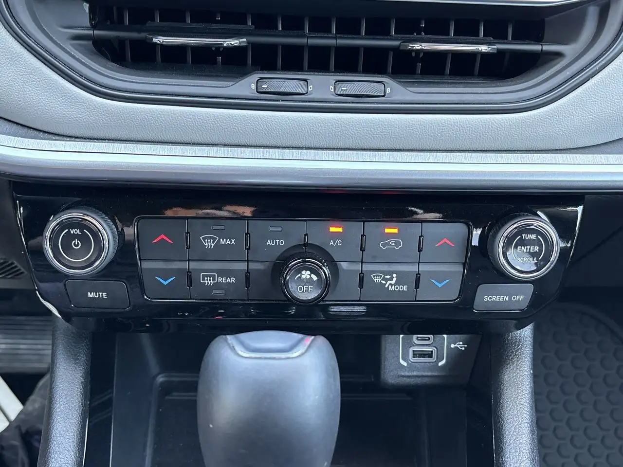 Jeep Compass photo Jeep Compass
