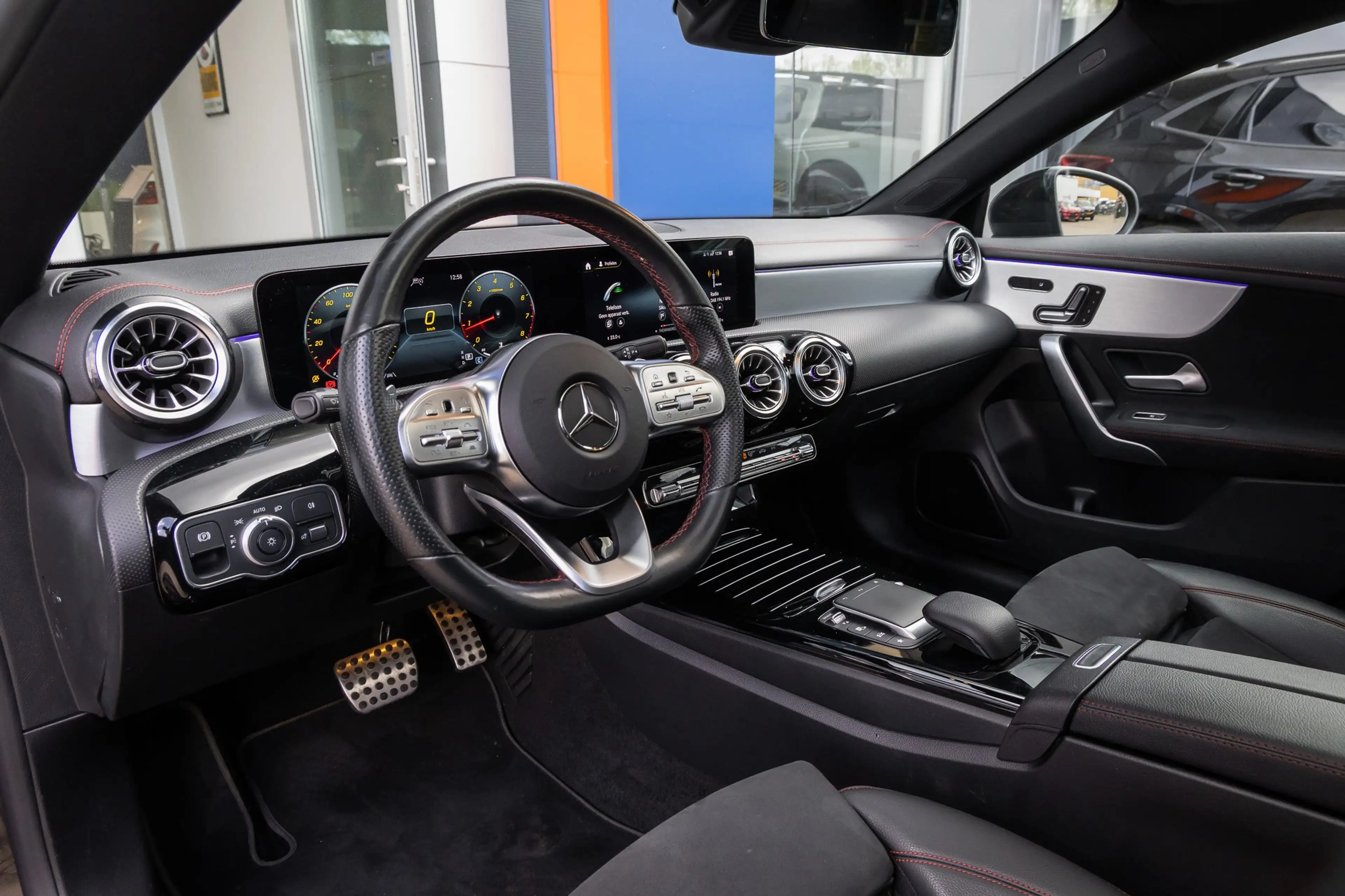 Mercedes-Benz CLA 180 Shooting Brake Business Solution AMG | Panoramadak — photo 27