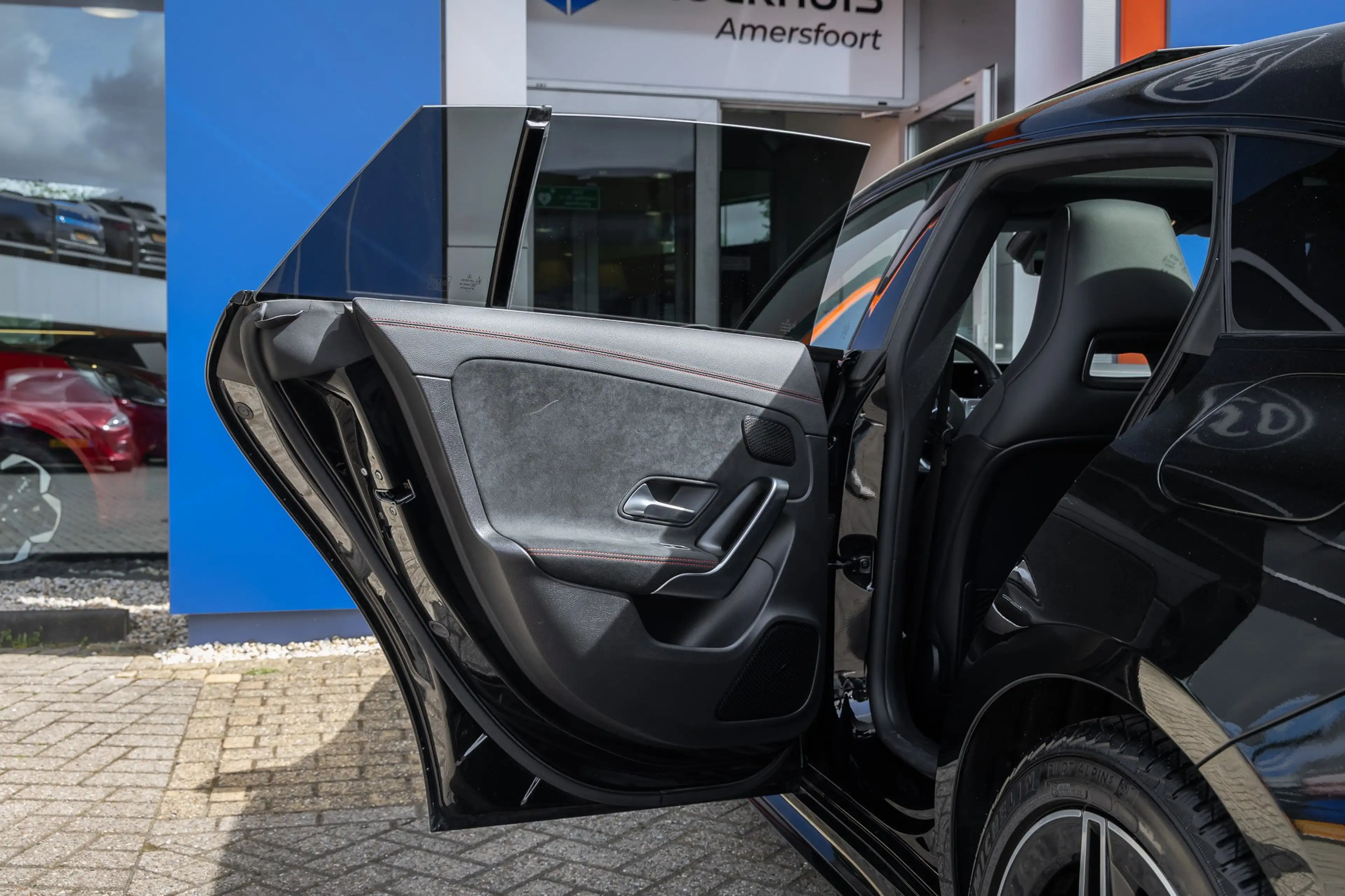 Mercedes-Benz CLA 180 Shooting Brake Business Solution AMG | Panoramadak — photo 16