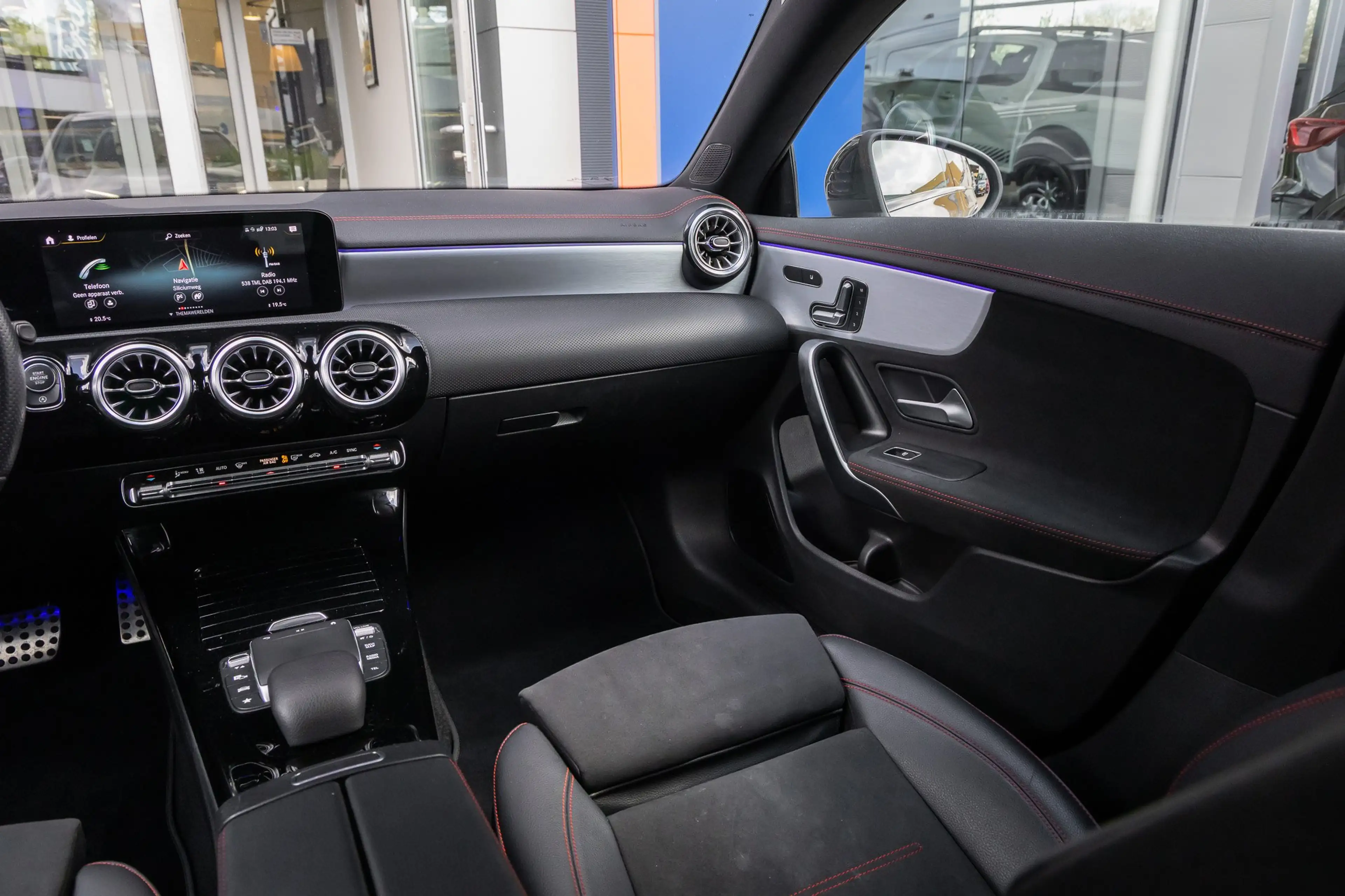 Mercedes-Benz CLA 180 Shooting Brake Business Solution AMG | Panoramadak — photo 28