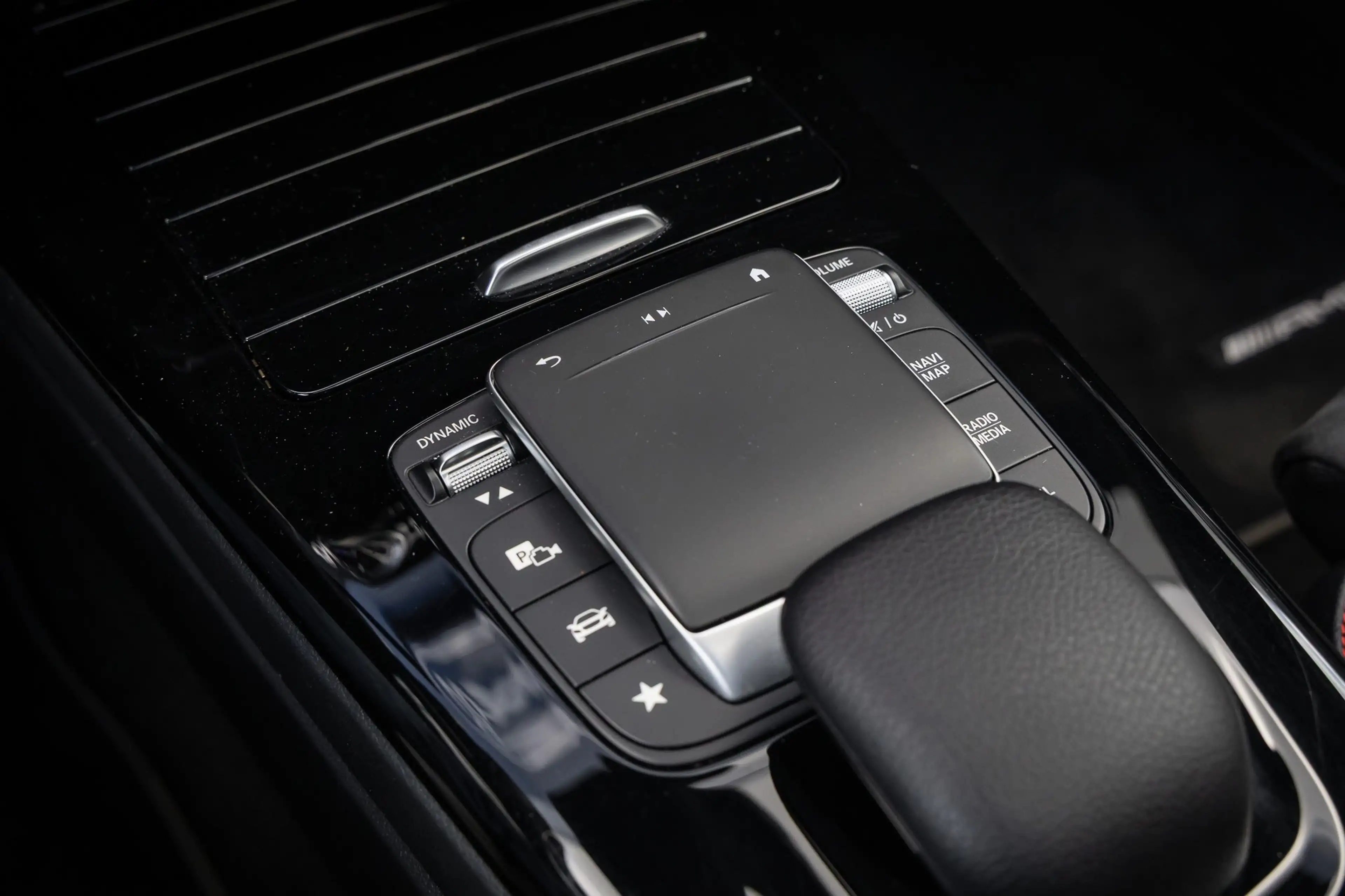 Mercedes-Benz CLA 180 Shooting Brake Business Solution AMG | Panoramadak — photo 45