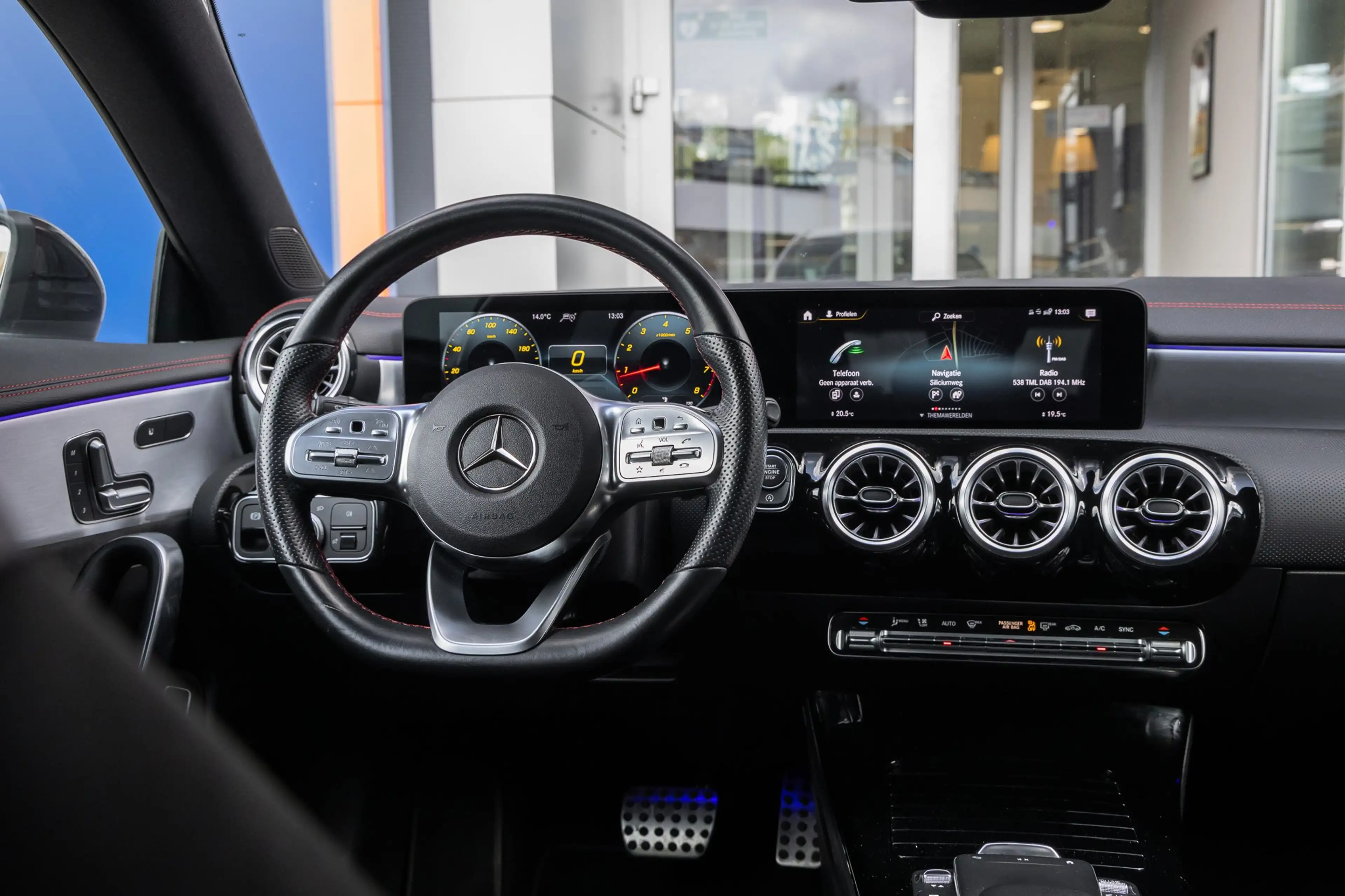 Mercedes-Benz CLA 180 Shooting Brake Business Solution AMG | Panoramadak — photo 29