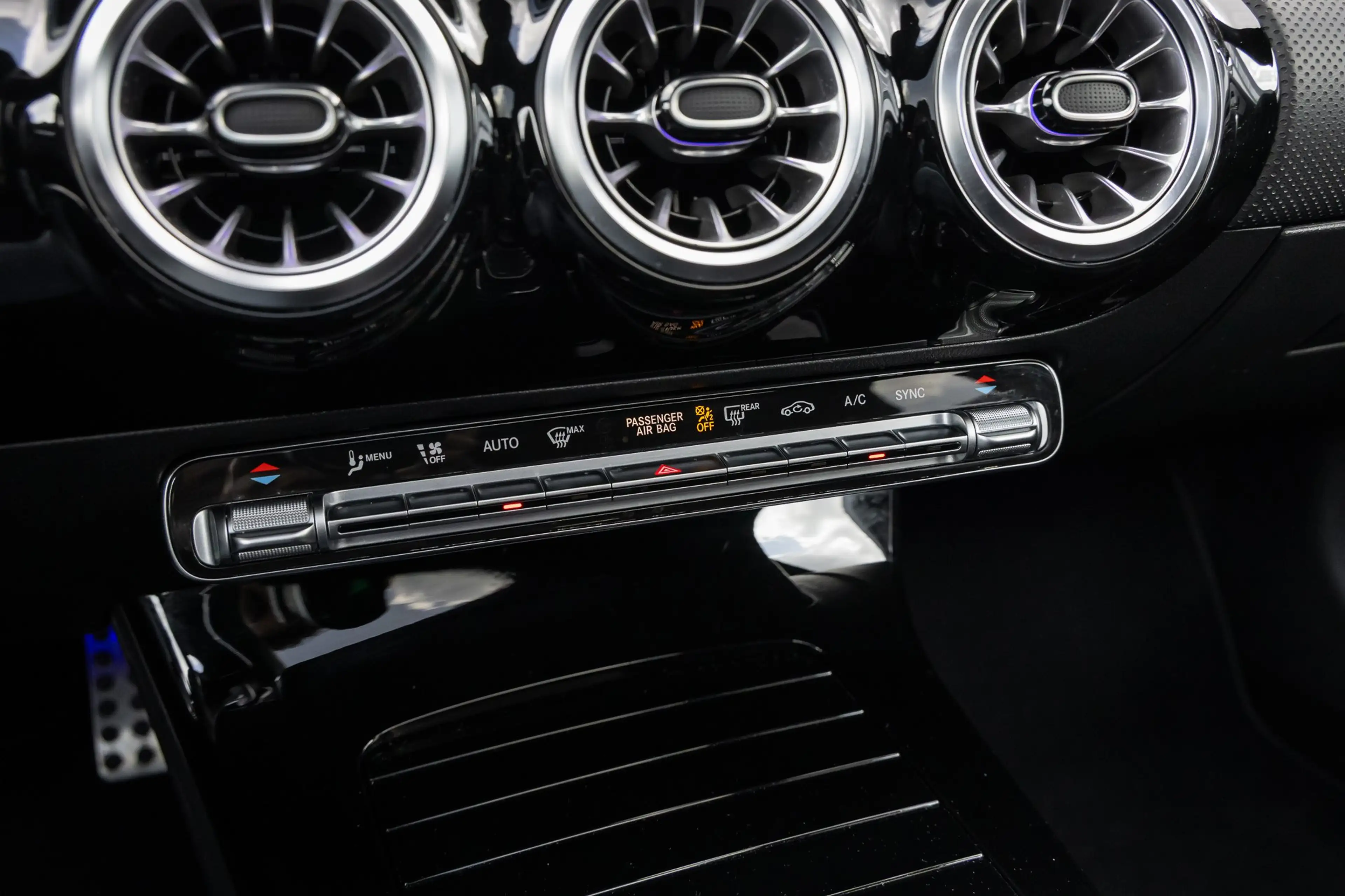 Mercedes-Benz CLA 180 Shooting Brake Business Solution AMG | Panoramadak — photo 43