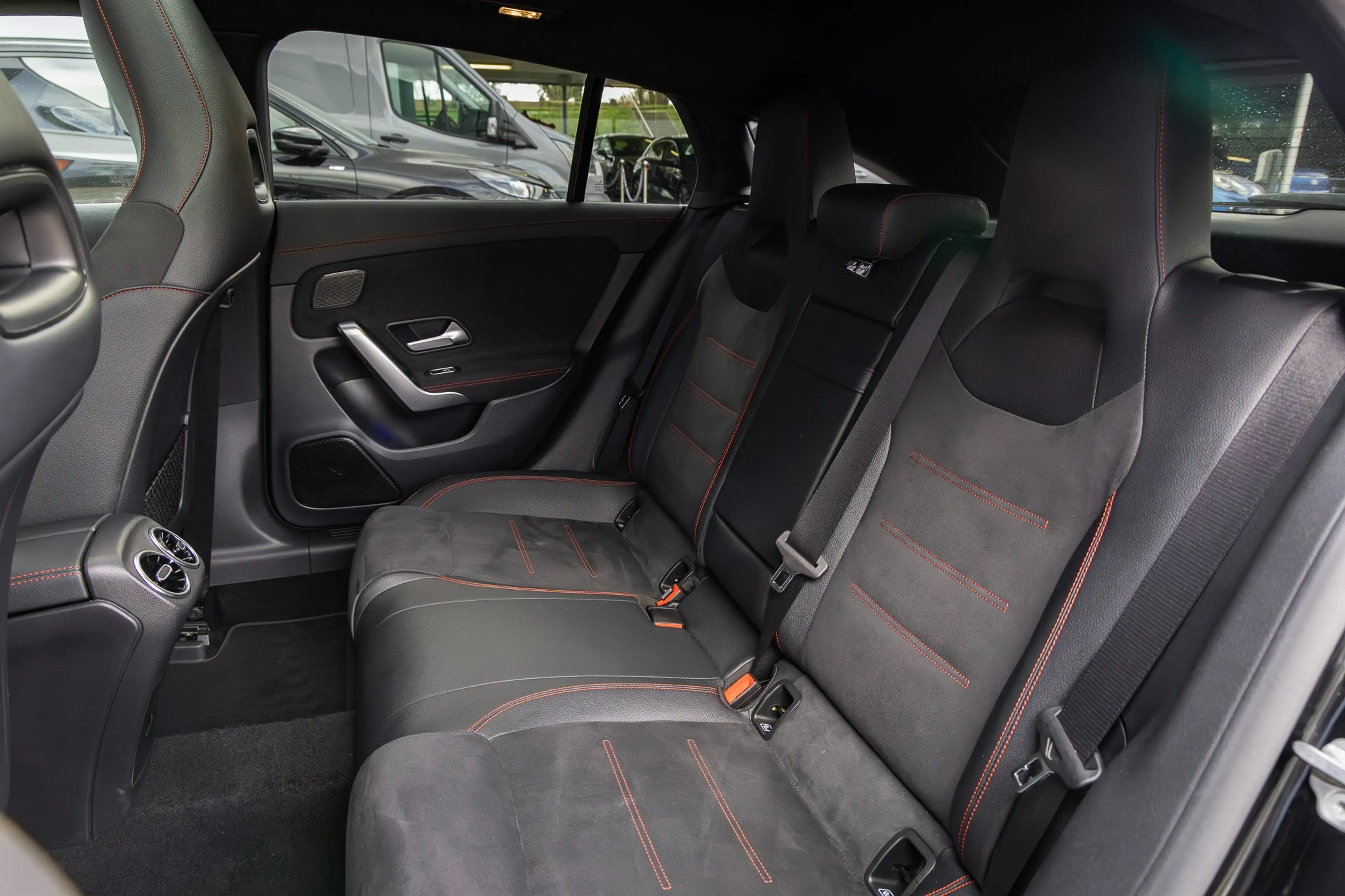 Mercedes-Benz CLA 180 Shooting Brake Business Solution AMG | Panoramadak — photo 18