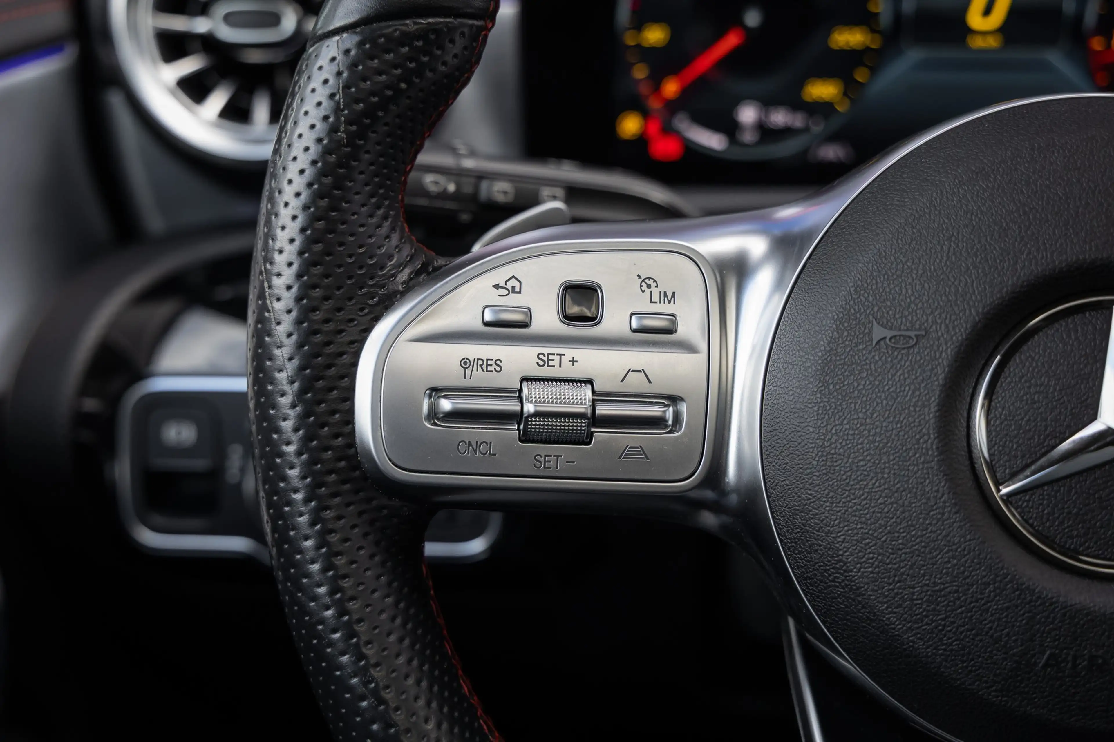 Mercedes-Benz CLA 180 Shooting Brake Business Solution AMG | Panoramadak — photo 33