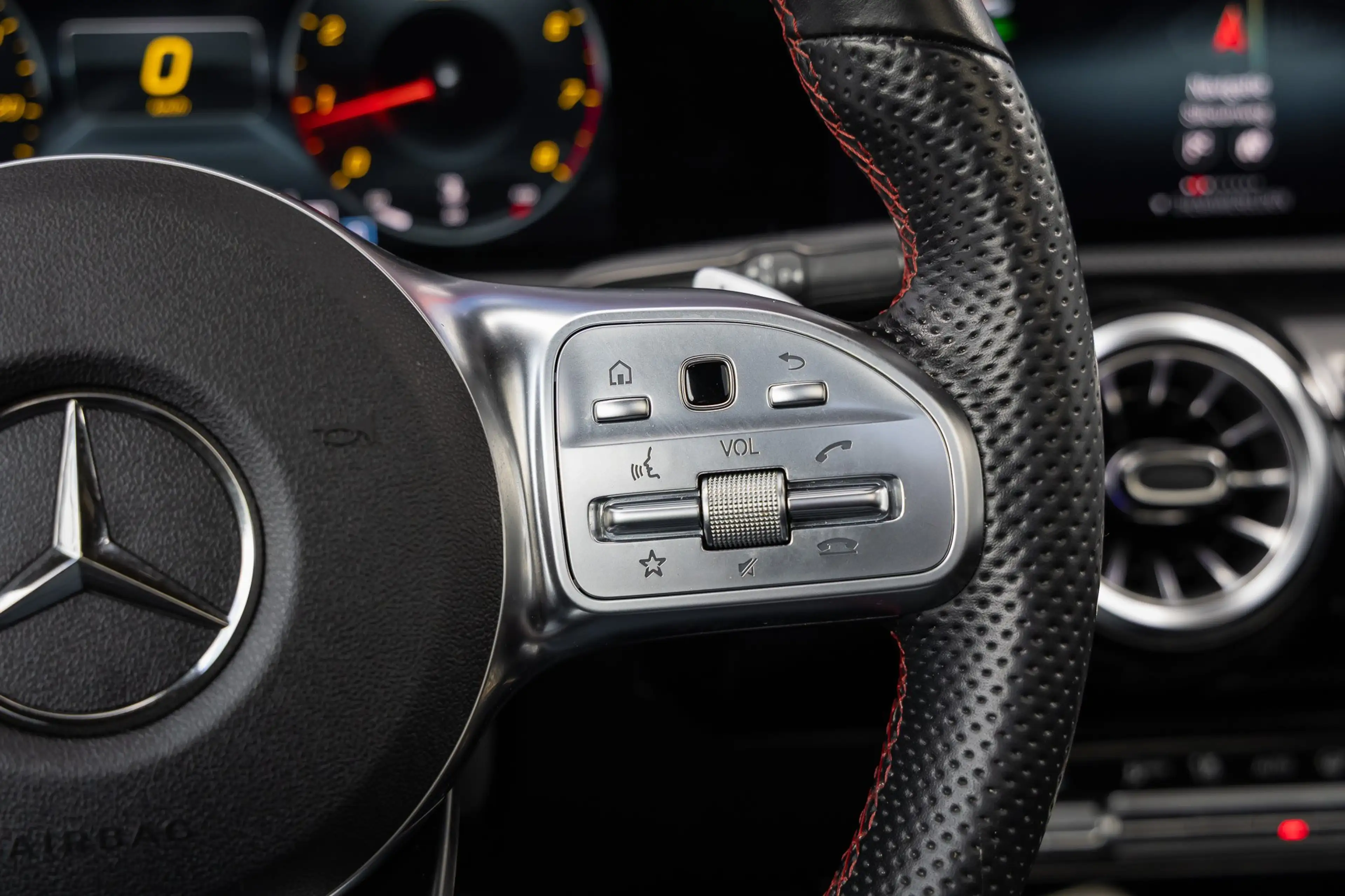 Mercedes-Benz CLA 180 Shooting Brake Business Solution AMG | Panoramadak — photo 35