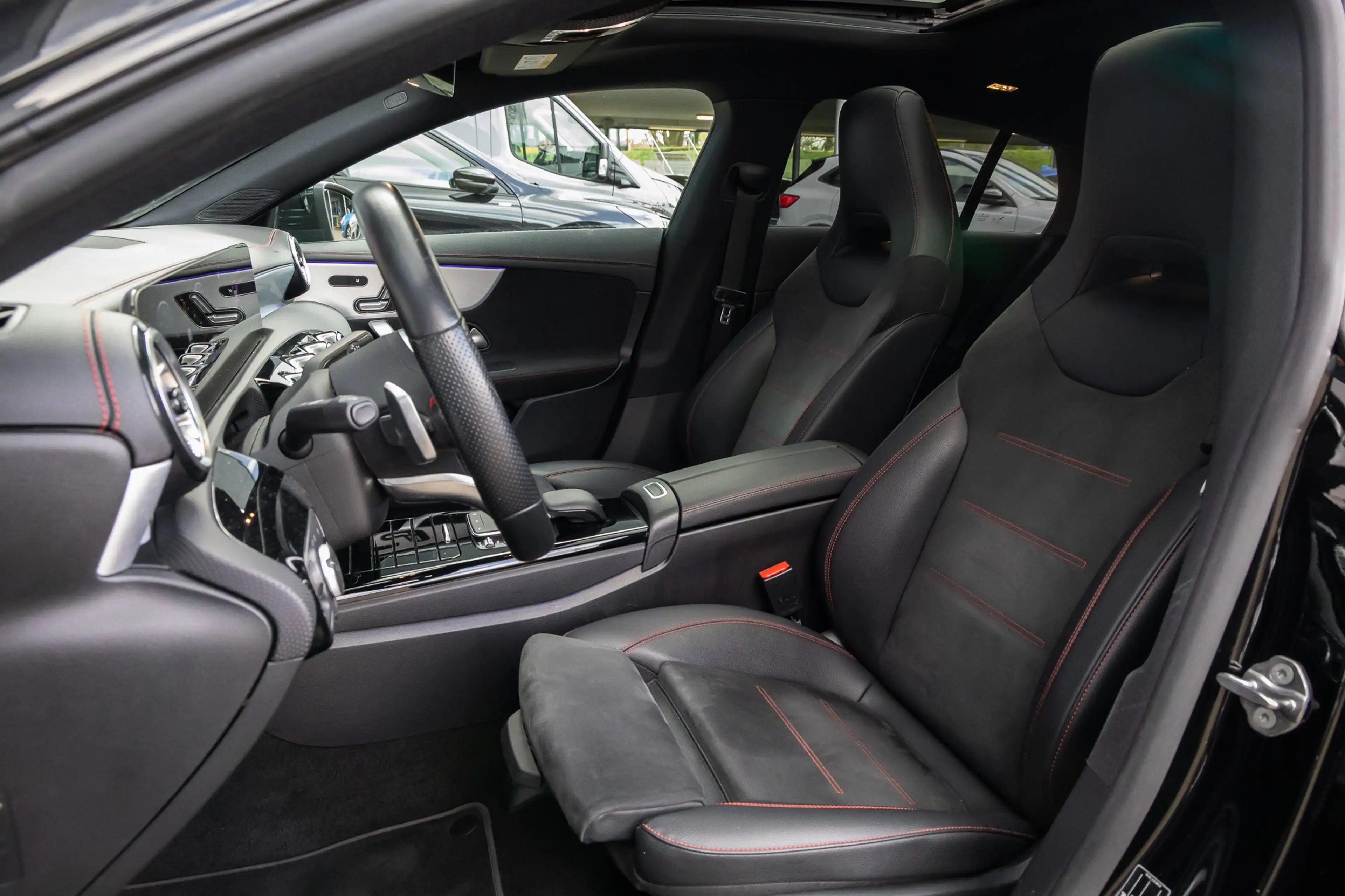 Mercedes-Benz CLA 180 Shooting Brake Business Solution AMG | Panoramadak — photo 25