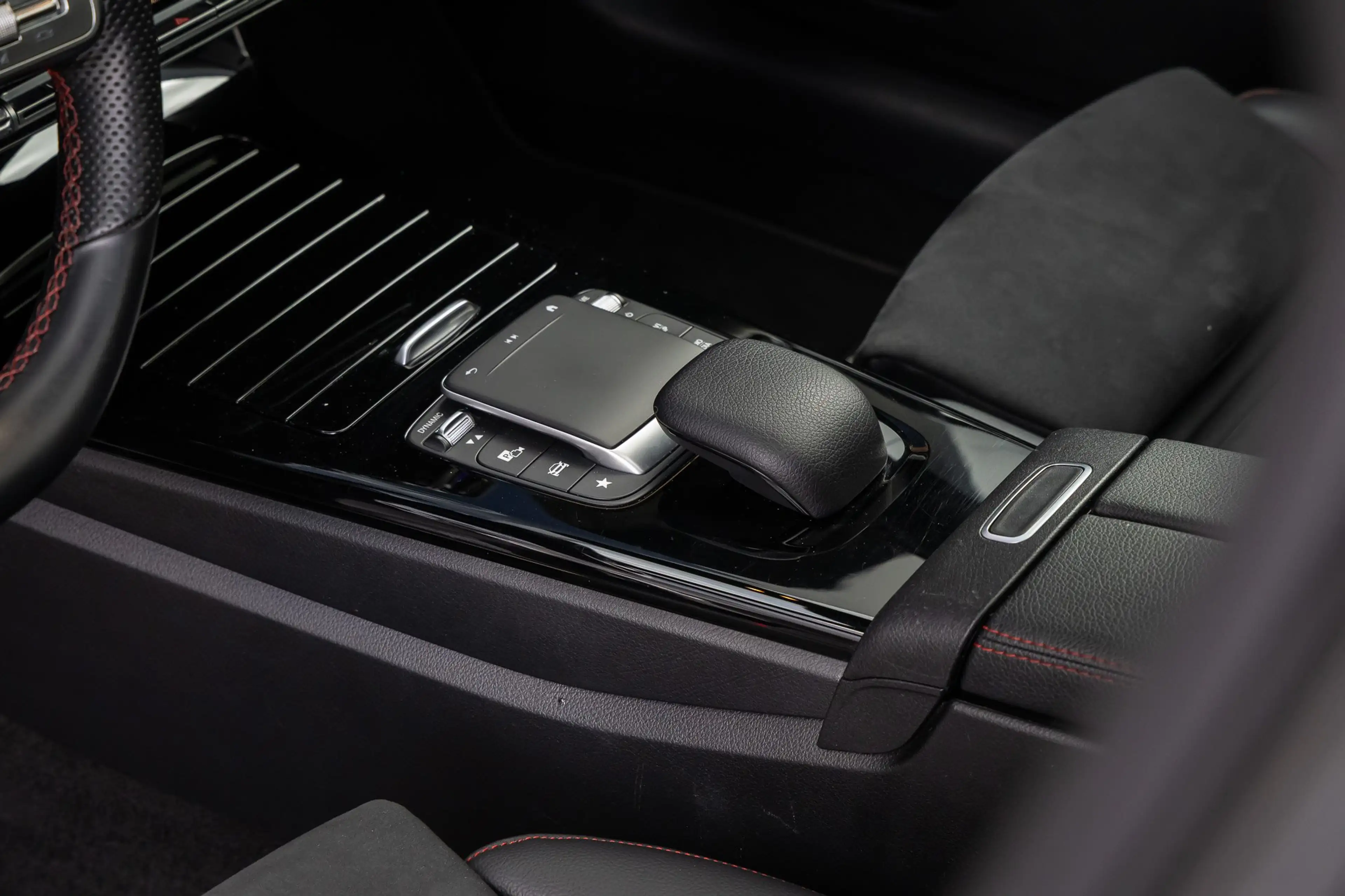 Mercedes-Benz CLA 180 Shooting Brake Business Solution AMG | Panoramadak — photo 44