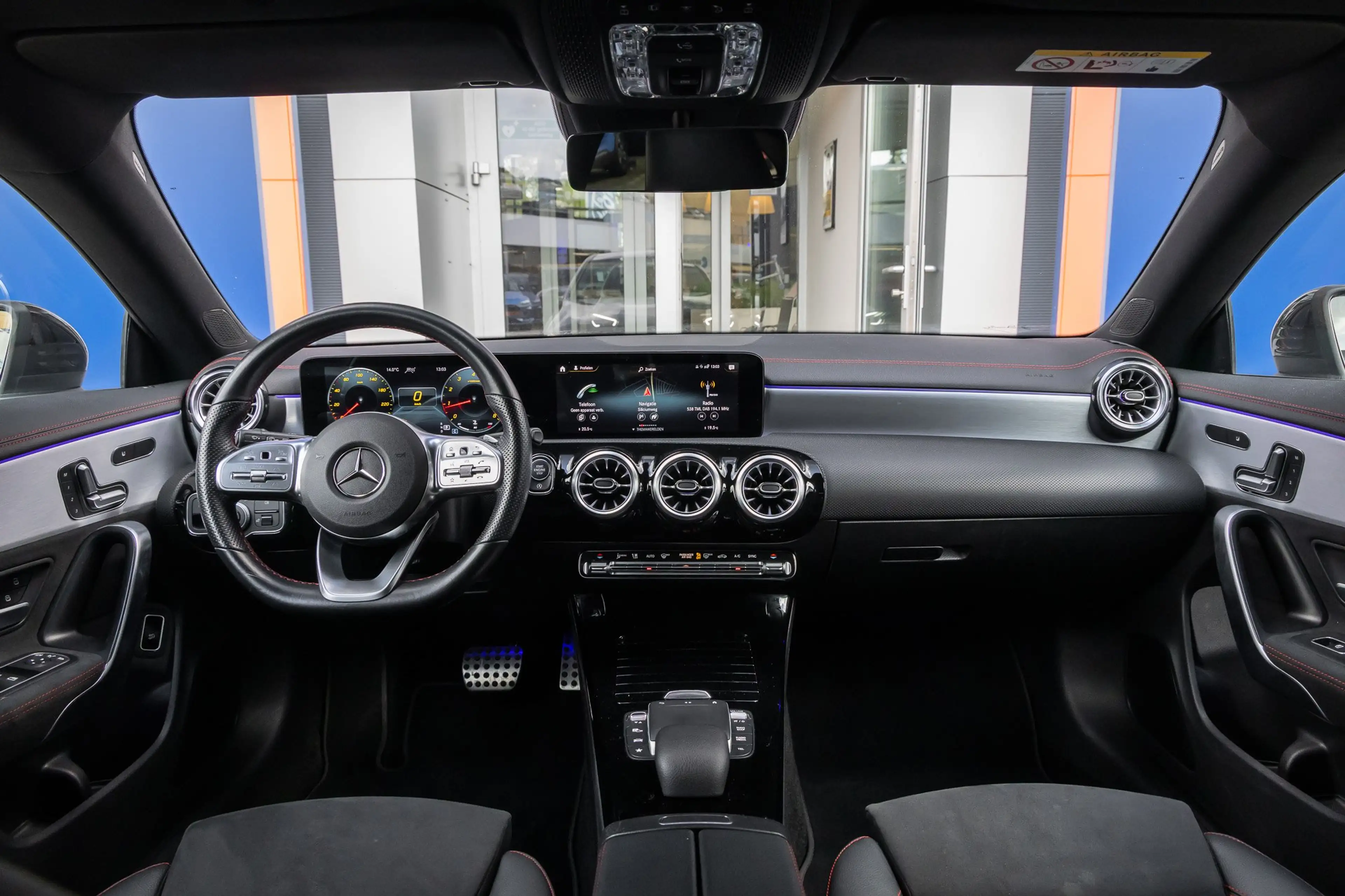 Mercedes-Benz CLA 180 Shooting Brake Business Solution AMG | Panoramadak — photo 2