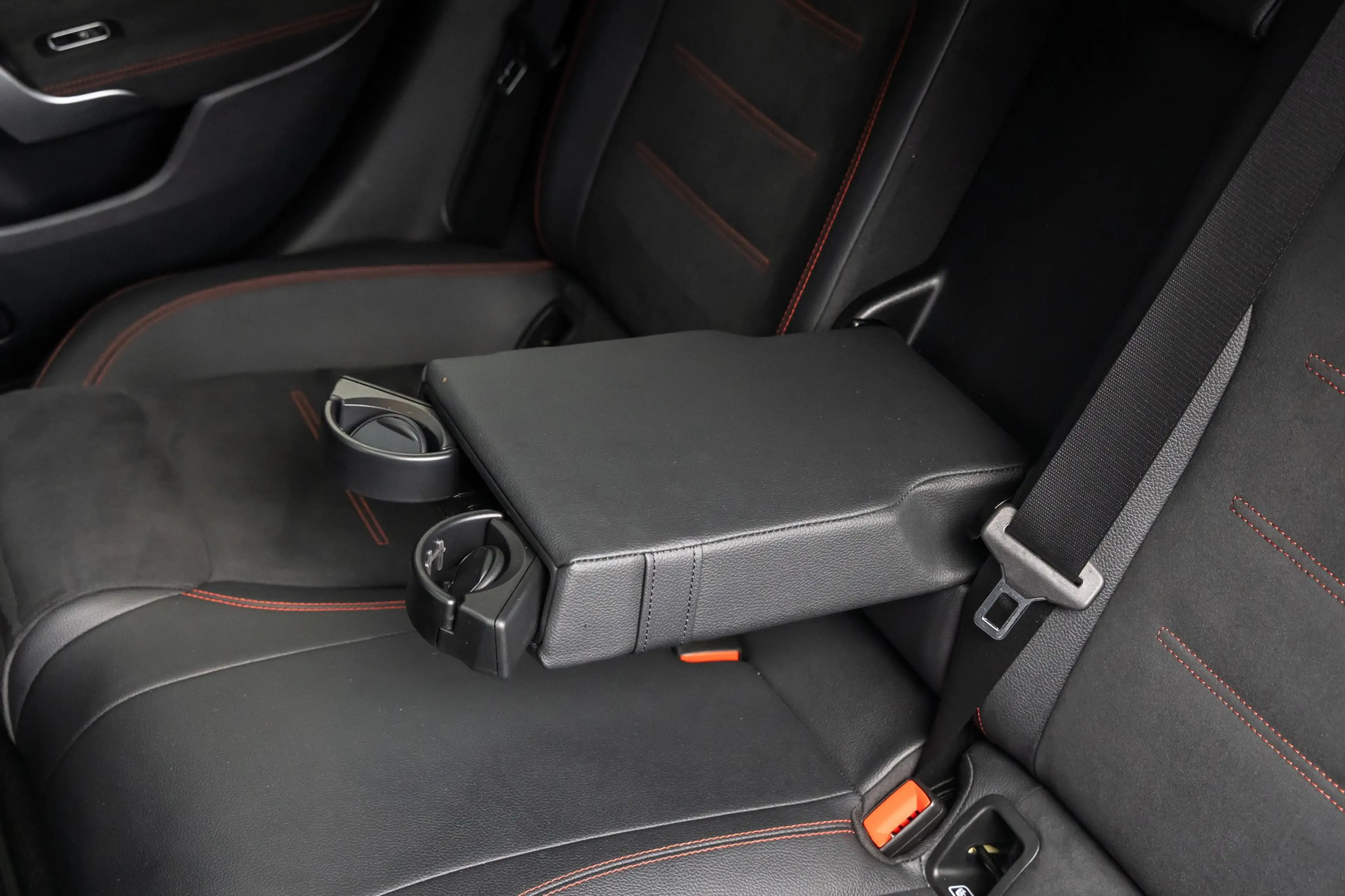 Mercedes-Benz CLA 180 Shooting Brake Business Solution AMG | Panoramadak — photo 20