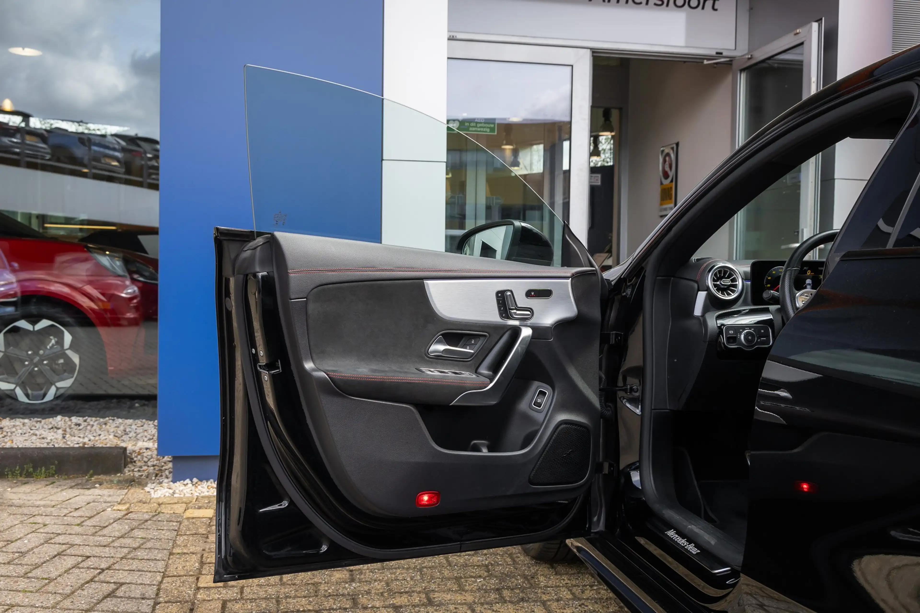 Mercedes-Benz CLA 180 Shooting Brake Business Solution AMG | Panoramadak — photo 21