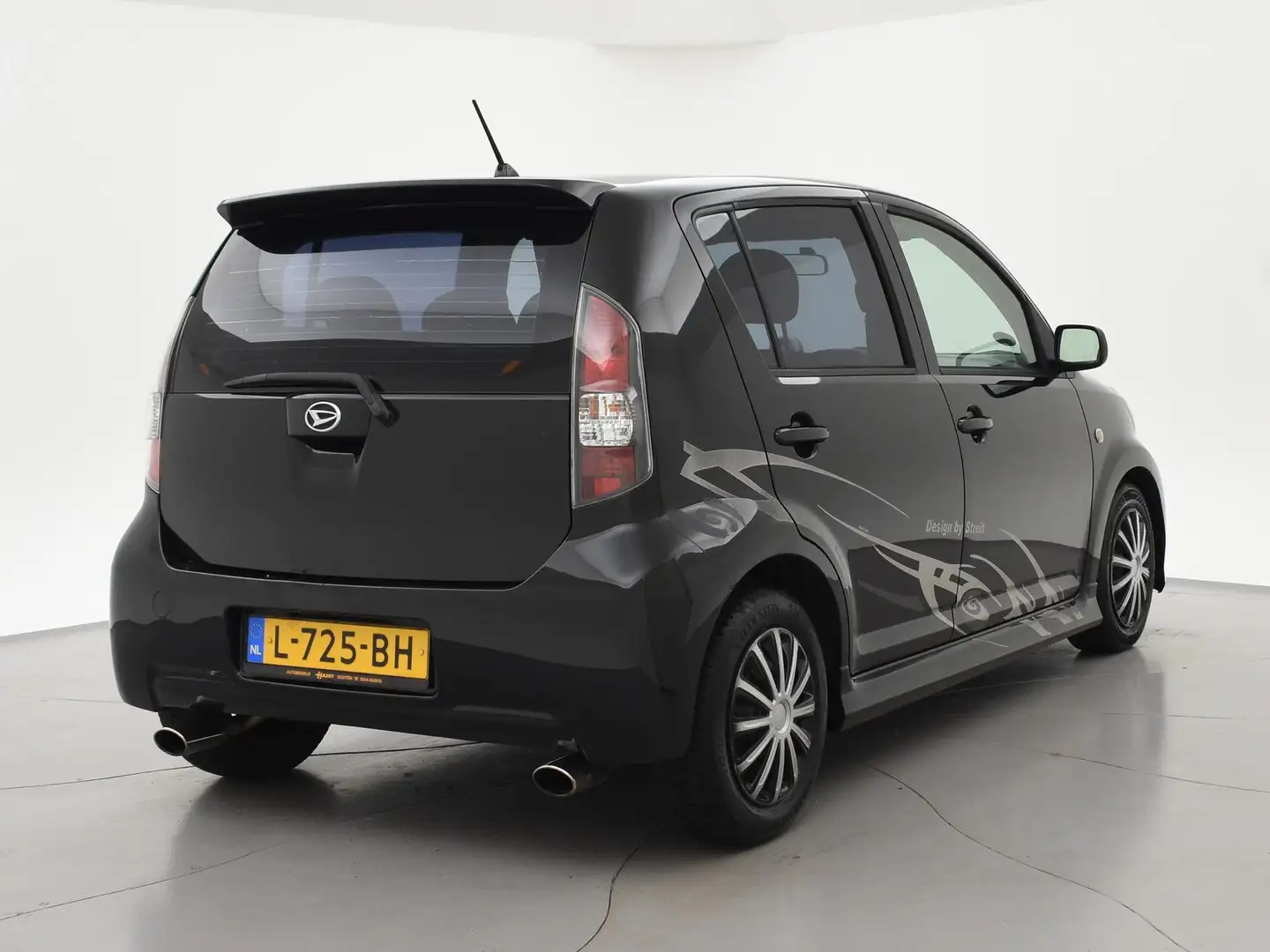 Daihatsu Sirion 2 1.3 16V 90 PK + AIRCO | DUBBELE UITLAAT | SFEERV Noir - 2