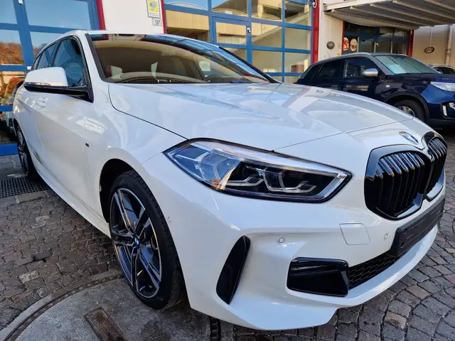 BMW 1 Series view 2