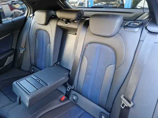 BMW 1 Series view 14