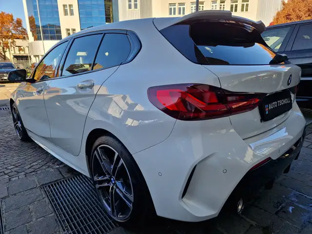 BMW 1 Series view 4