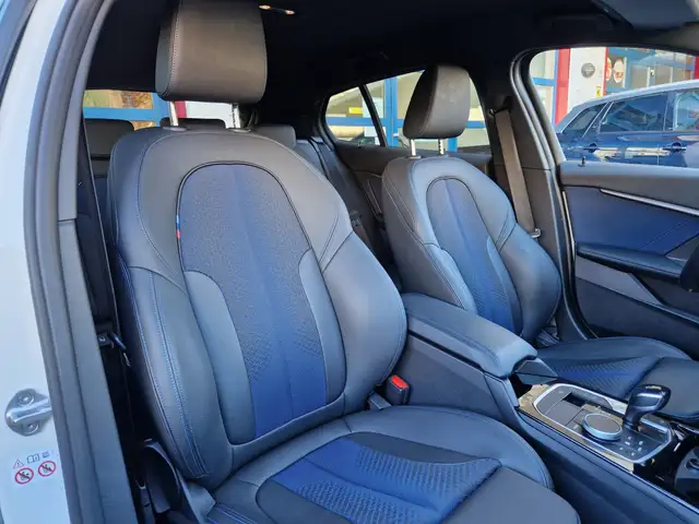 BMW 1 Series view 8