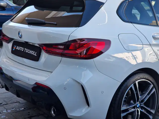 BMW 1 Series view 5