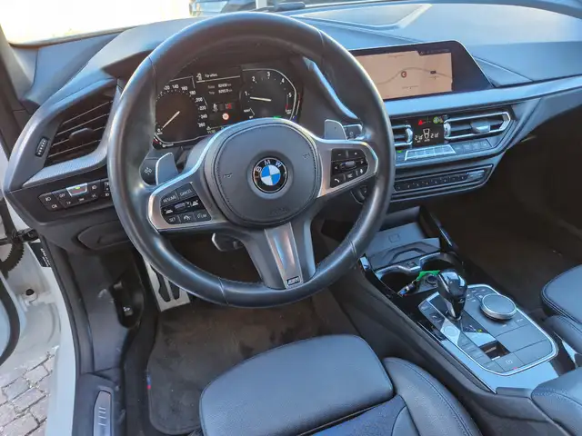 BMW 1 Series view 9