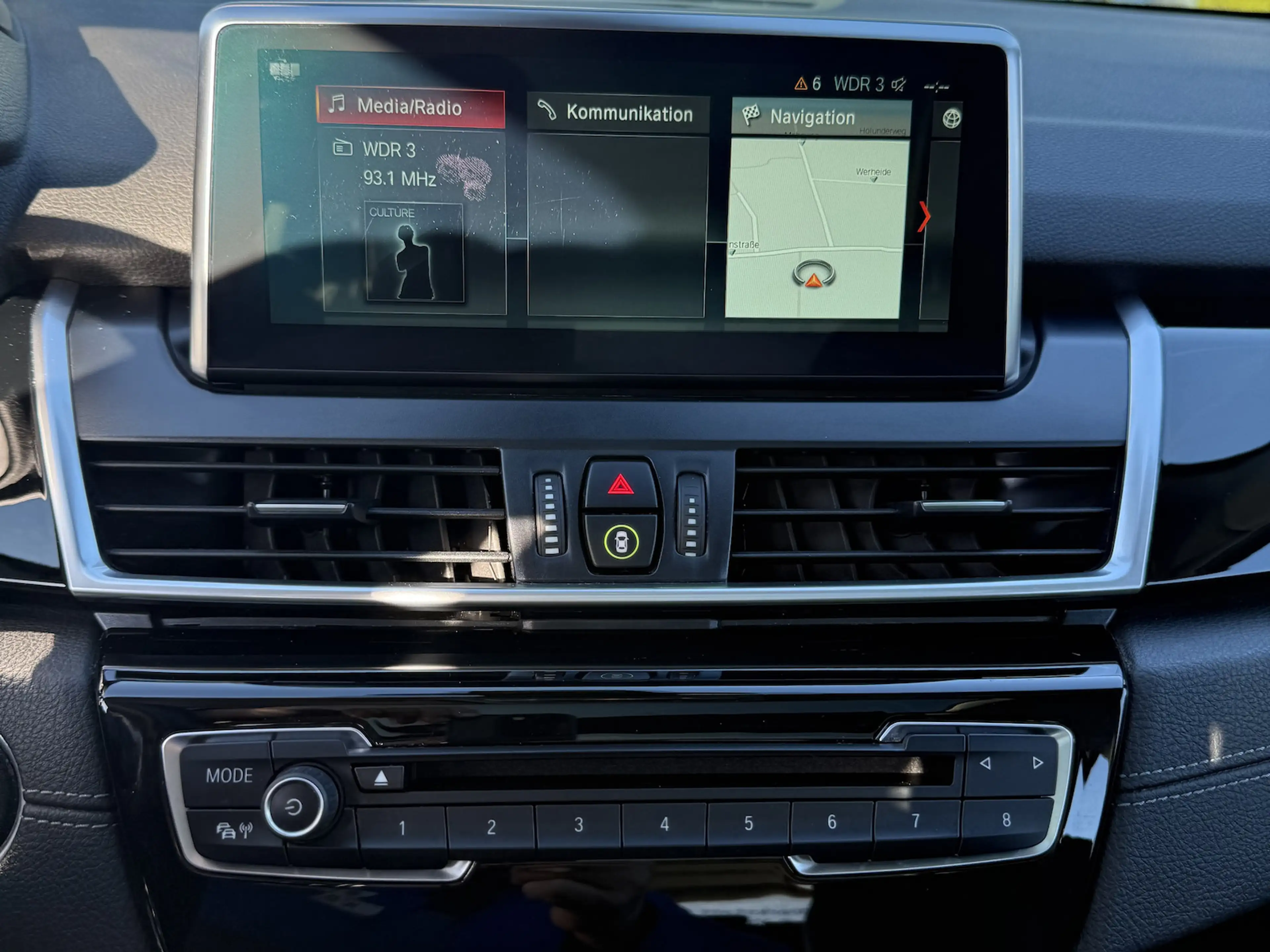 BMW 225 225 xe Luxury Line — photo 14