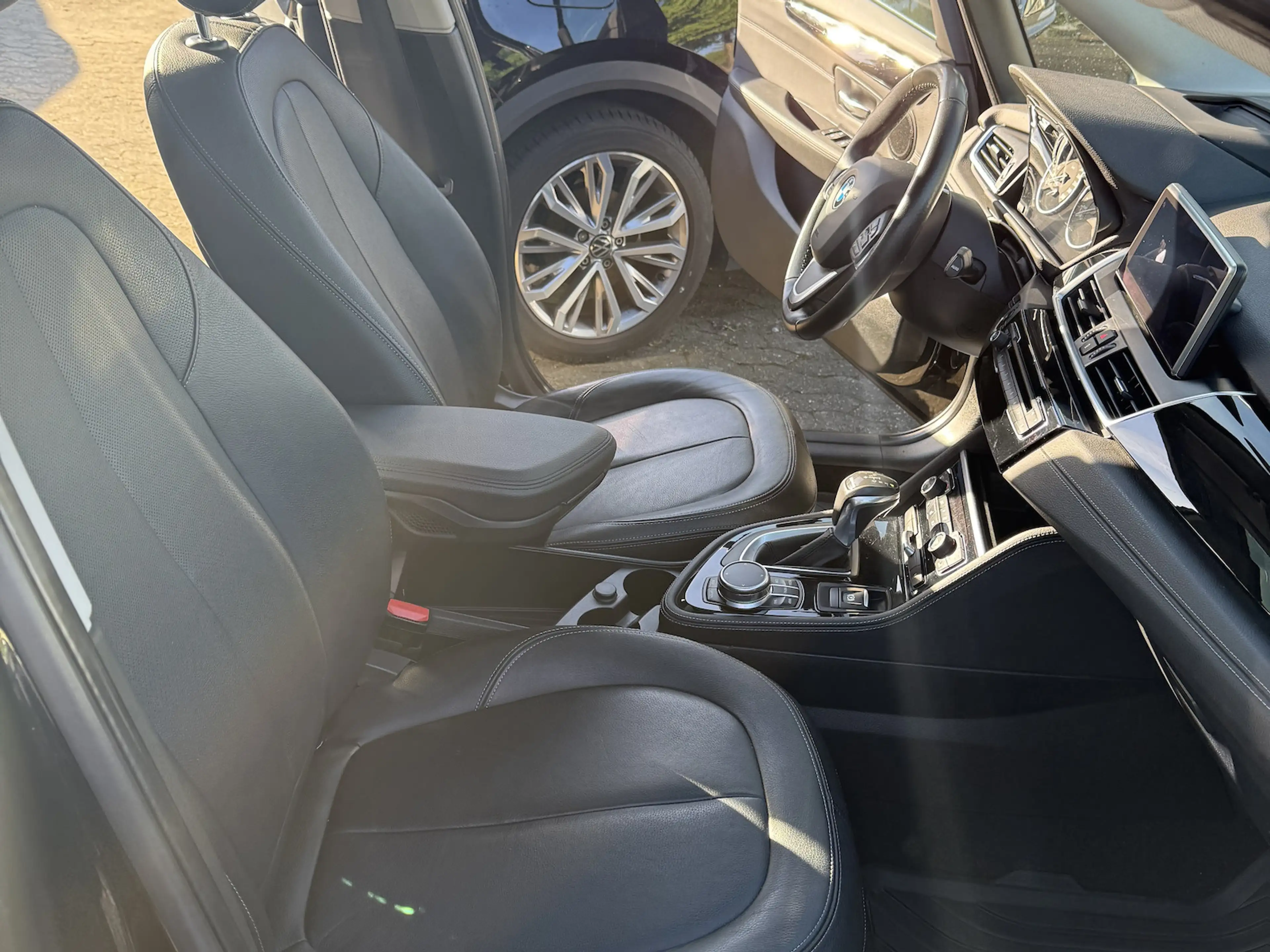 BMW 225 225 xe Luxury Line — photo 11