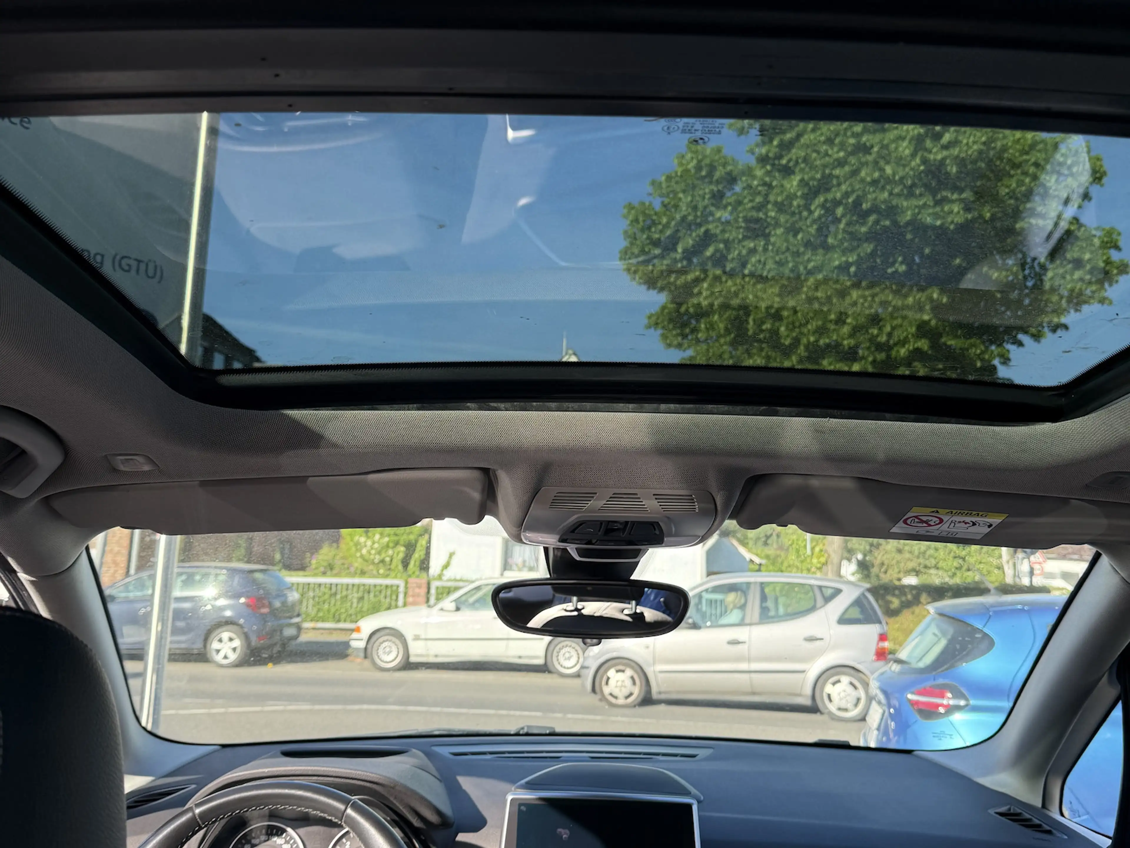 BMW 225 225 xe Luxury Line — photo 12
