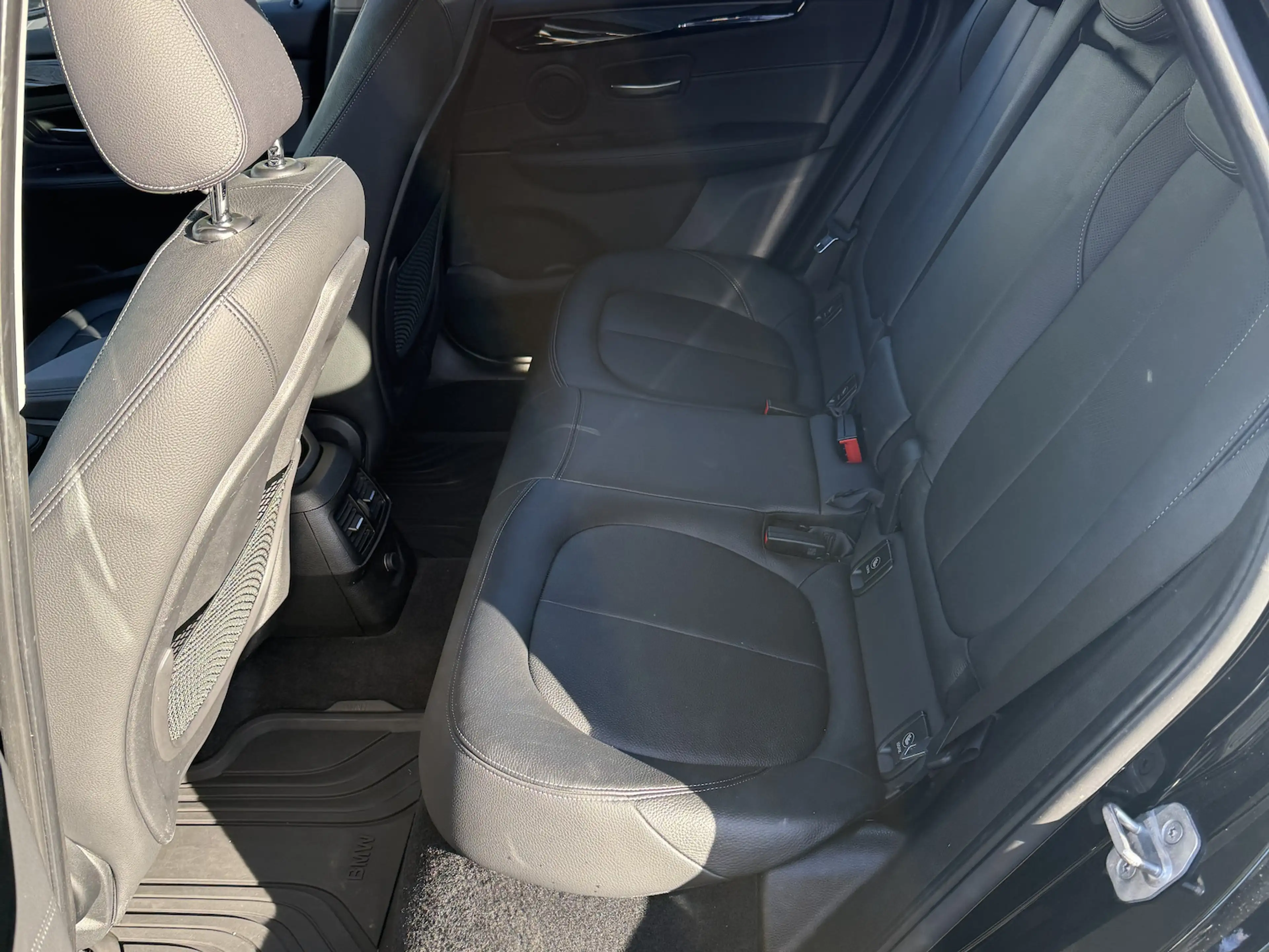 BMW 225 225 xe Luxury Line — photo 8