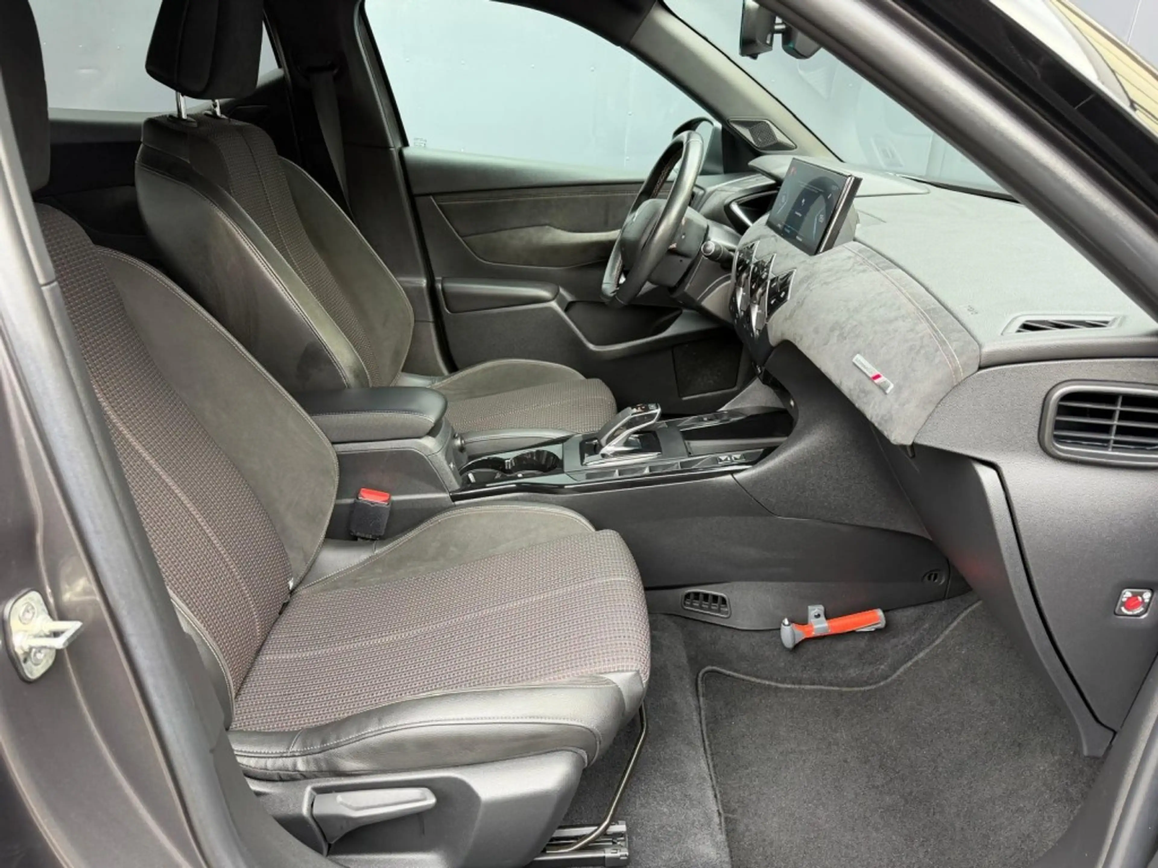 DS Automobiles DS 3 Crossback E-TENSE BUSINESS SOH 92% — photo 9