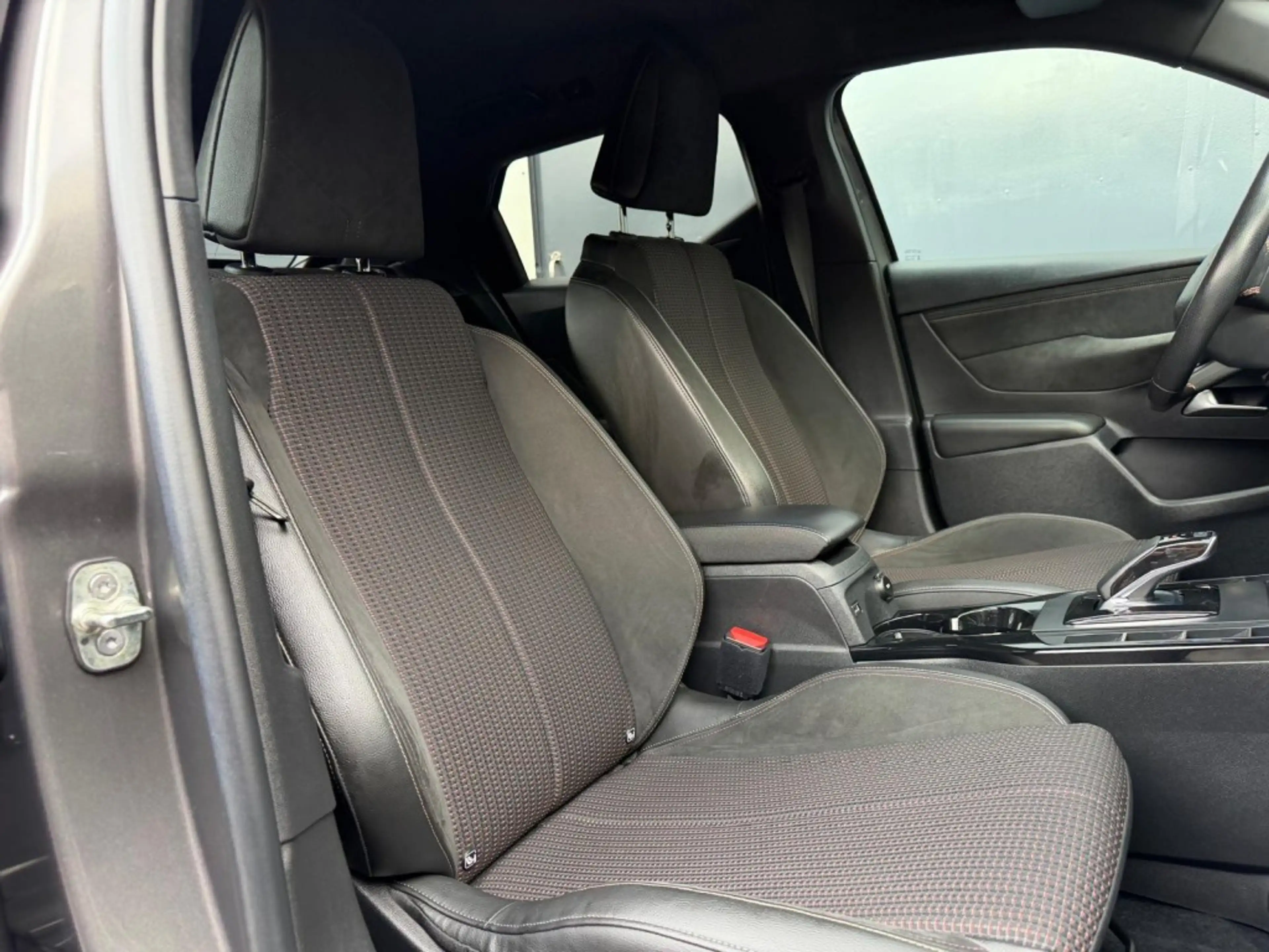DS Automobiles DS 3 Crossback E-TENSE BUSINESS SOH 92% — photo 10