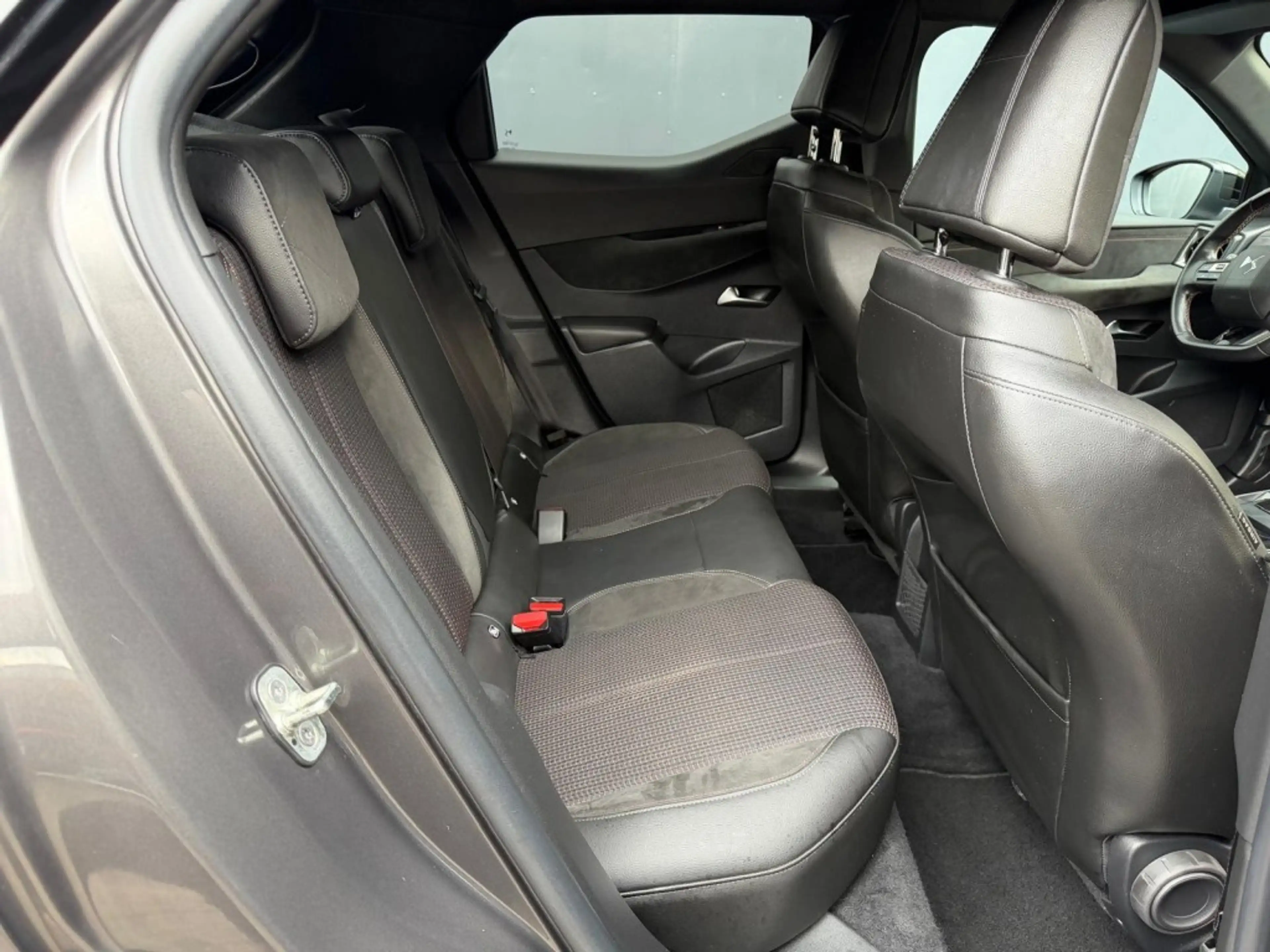 DS Automobiles DS 3 Crossback E-TENSE BUSINESS SOH 92% — photo 11