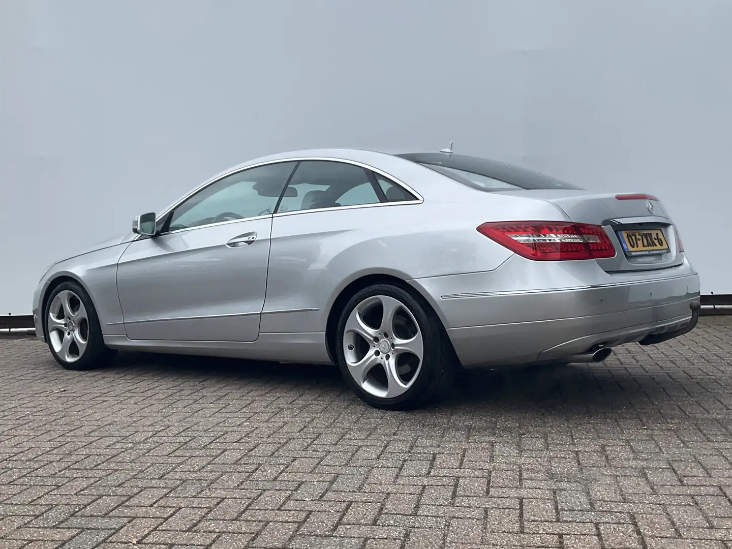 Mercedes-Benz E 250 Coupé CGI Elegance Automaat Leder Nav/Cam Cruise U Grijs - 2