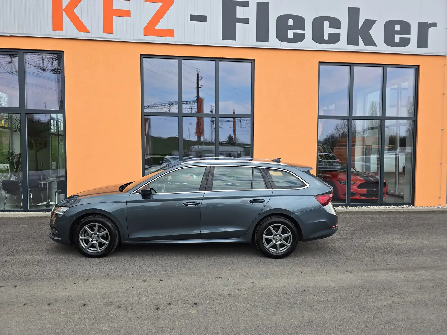 Skoda Octavia Style 2,0 TDI DSG Grau - 2