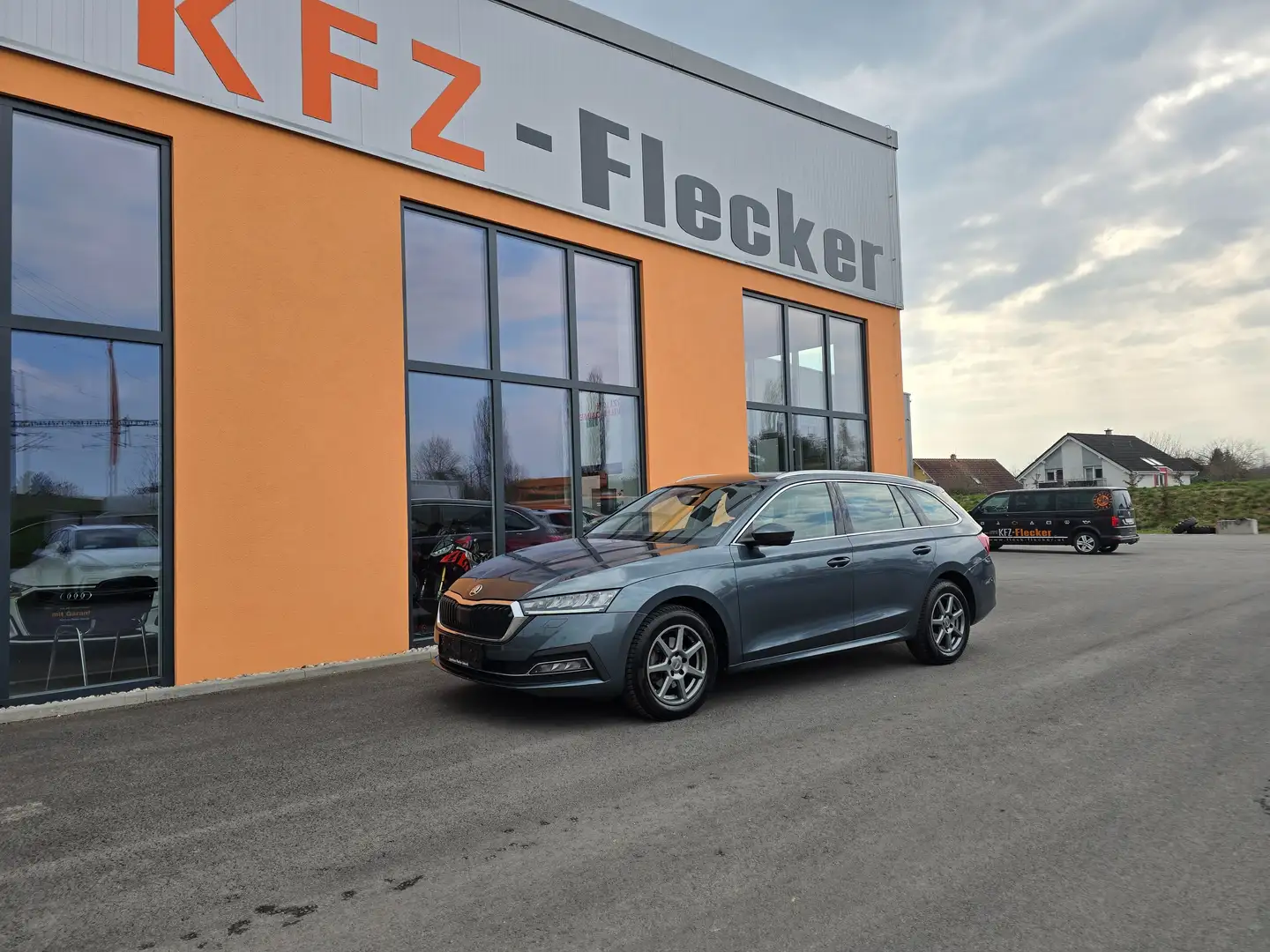 Skoda Octavia Style 2,0 TDI DSG Grau - 1