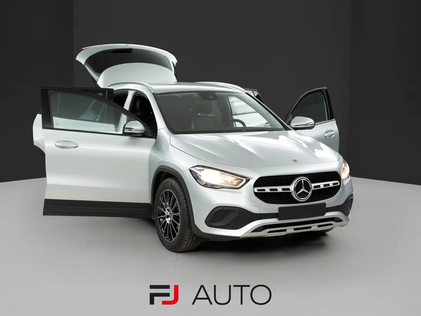 Mercedes-Benz GLA 200 200 d Sport 4matic auto Silber - 2
