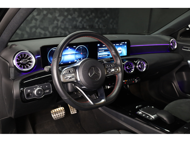 Mercedes-Benz A 220 D AMG Line — photo 2