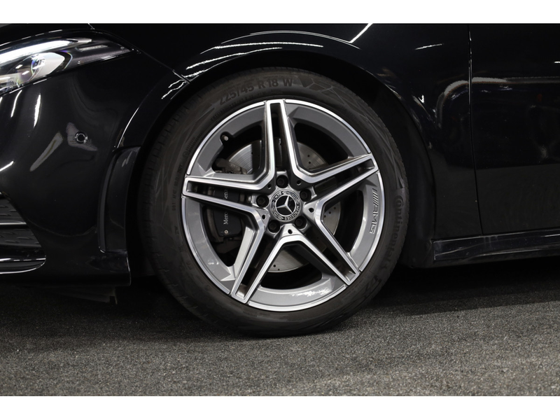 Mercedes-Benz A 220 D AMG Line — photo 5