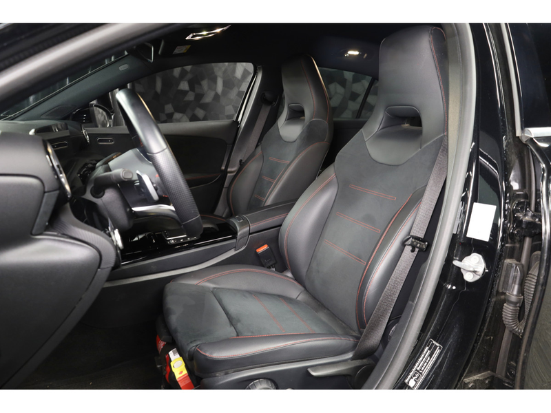 Mercedes-Benz A 220 D AMG Line — photo 4