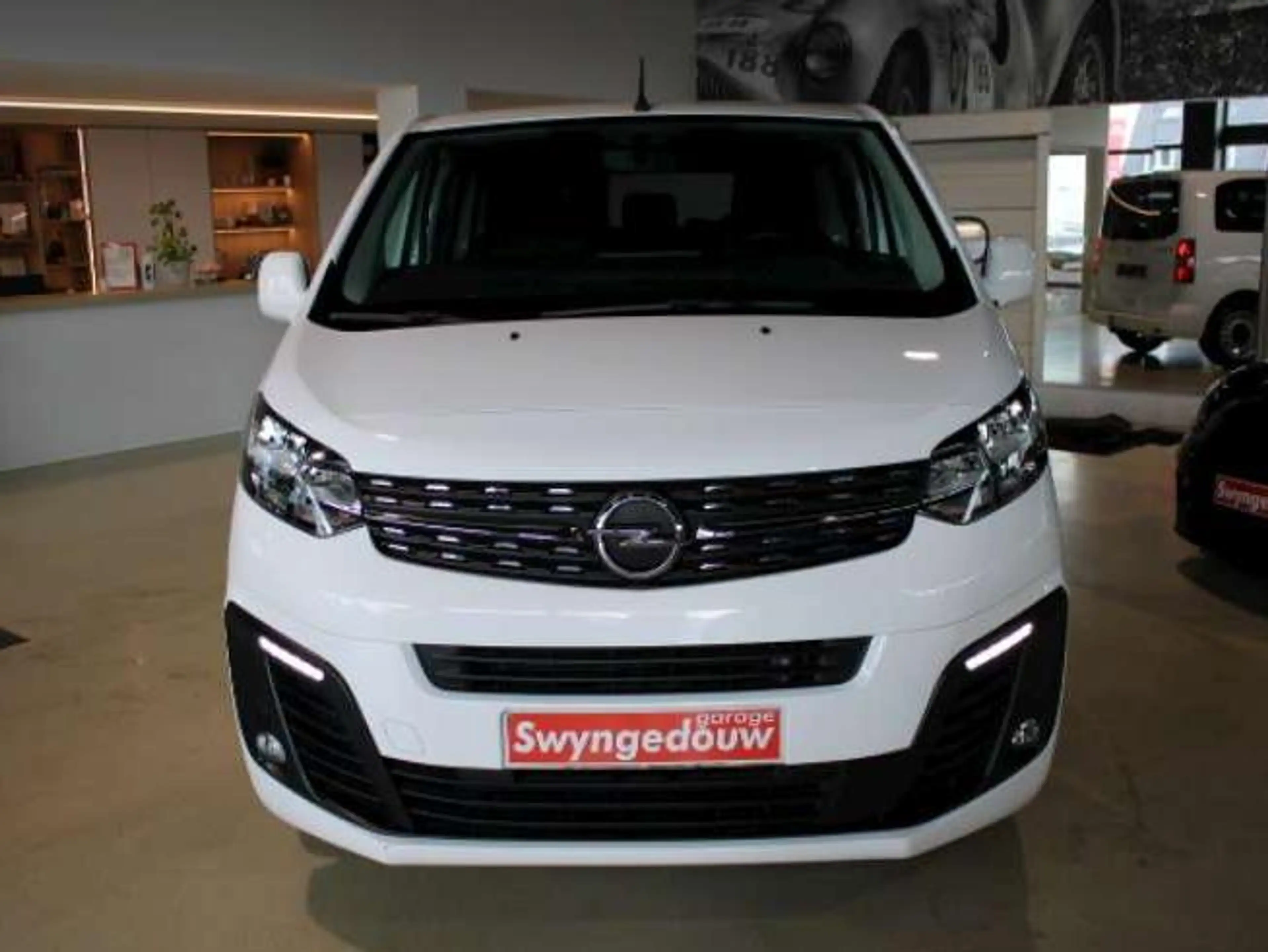 Opel Zafira Life vivaro minibus 8 pl — photo 2