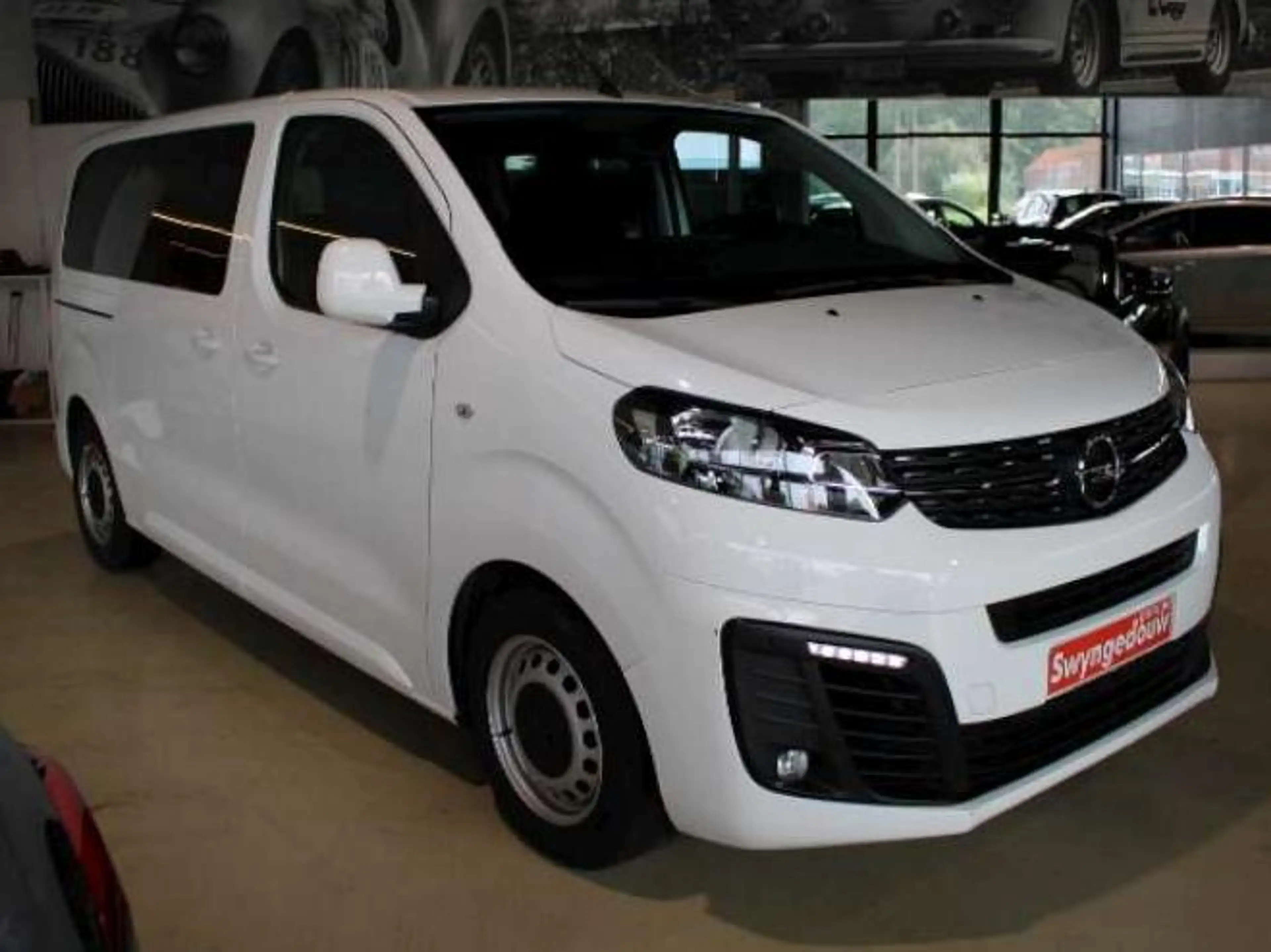 Opel Zafira Life vivaro minibus 8 pl — photo 3