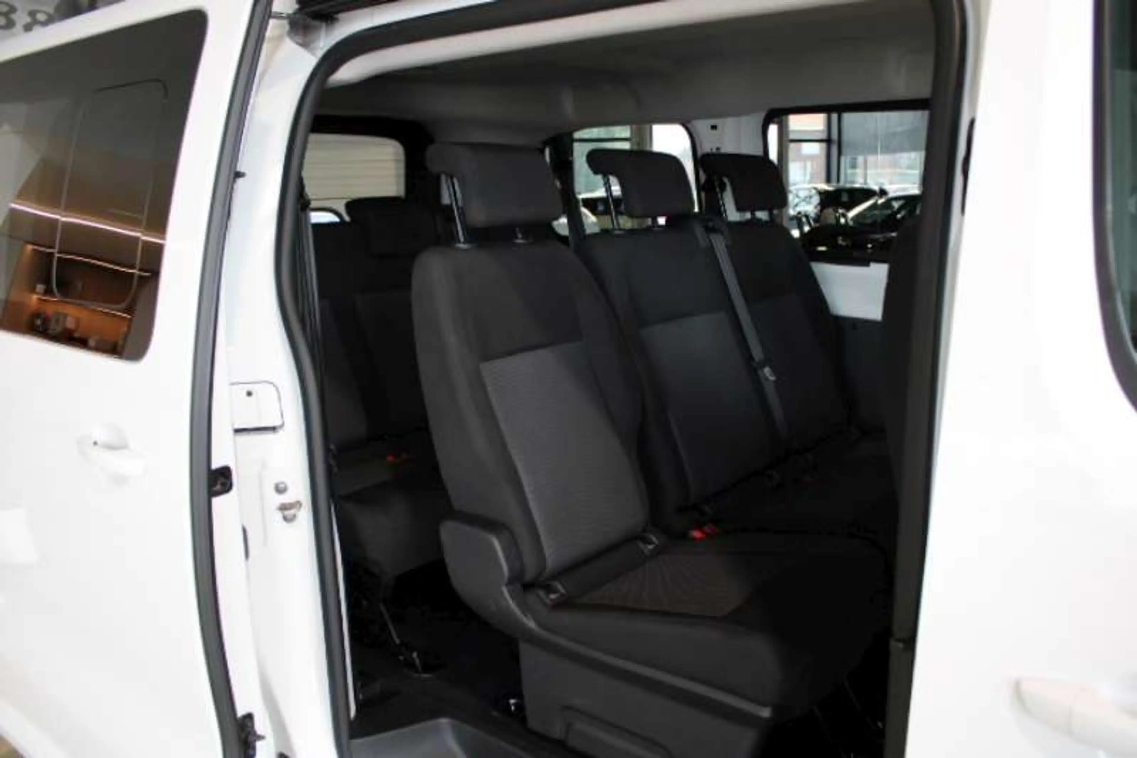 Opel Zafira Life vivaro minibus 8 pl — photo 10