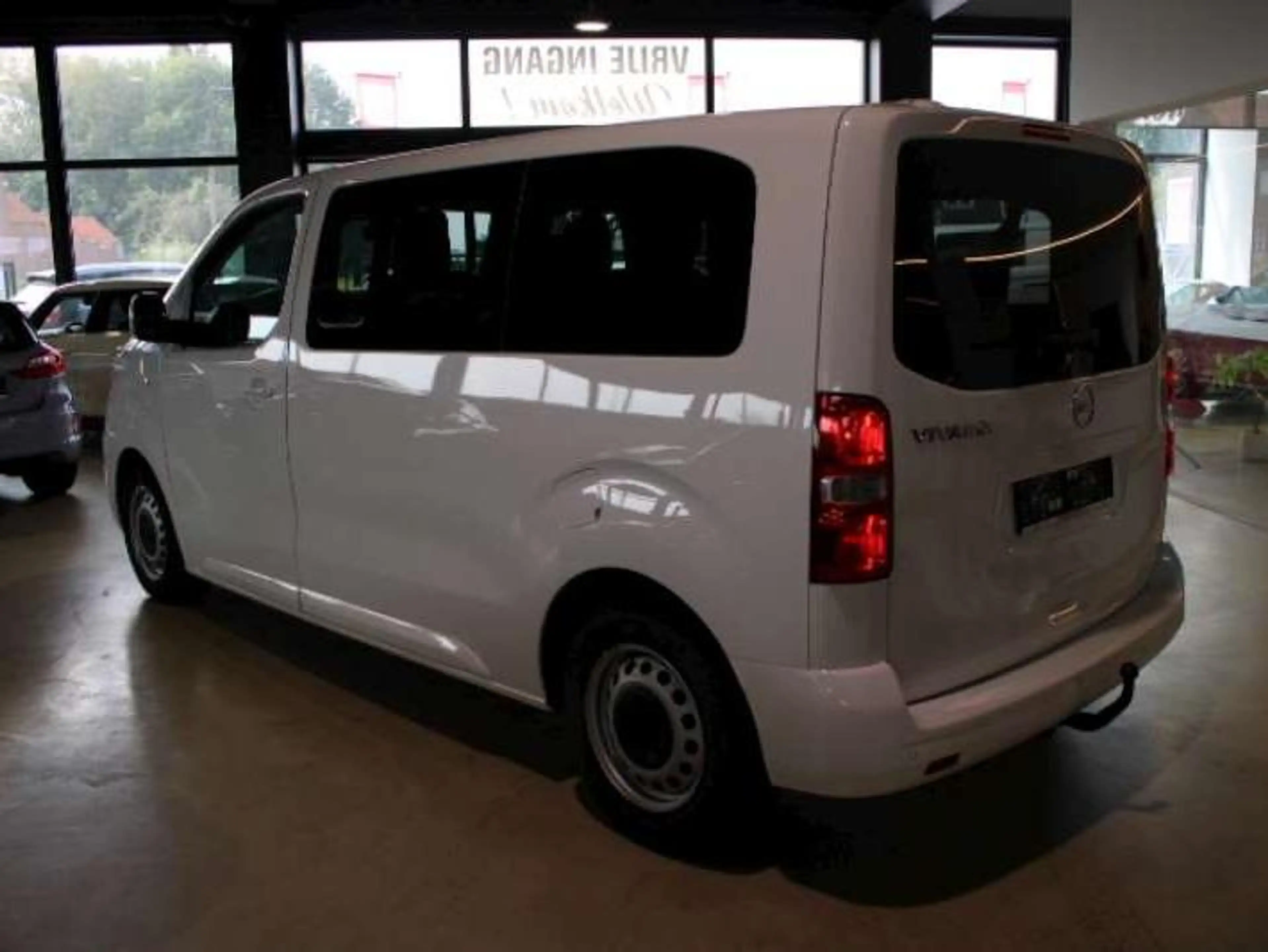 Opel Zafira Life vivaro minibus 8 pl — photo 7