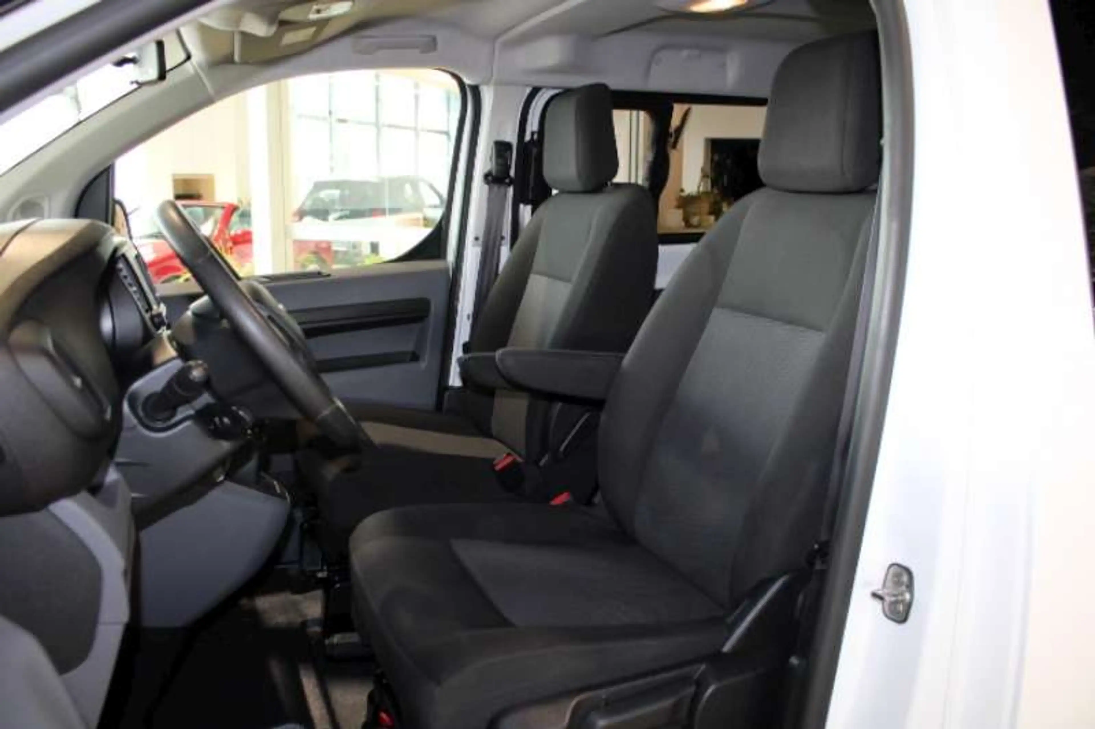 Opel Zafira Life vivaro minibus 8 pl — photo 9