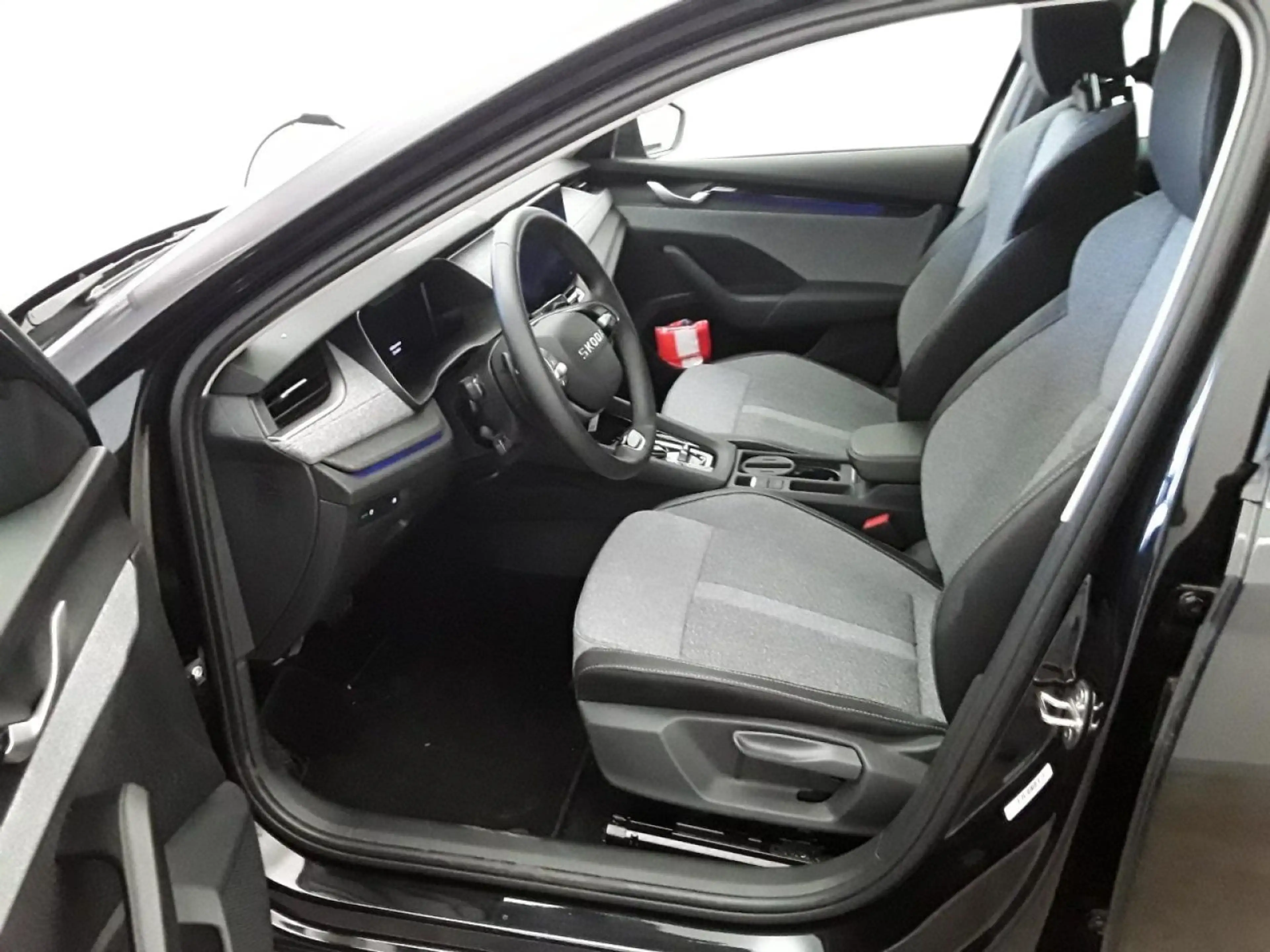 Skoda Octavia Combi 2.0TDI DSG Selection AHK Navi LED — photo 5
