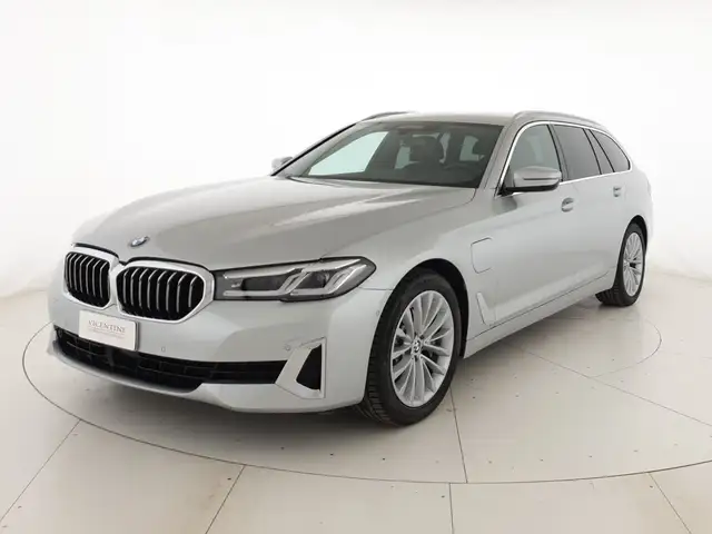 BMW 530 530e touring luxury auto