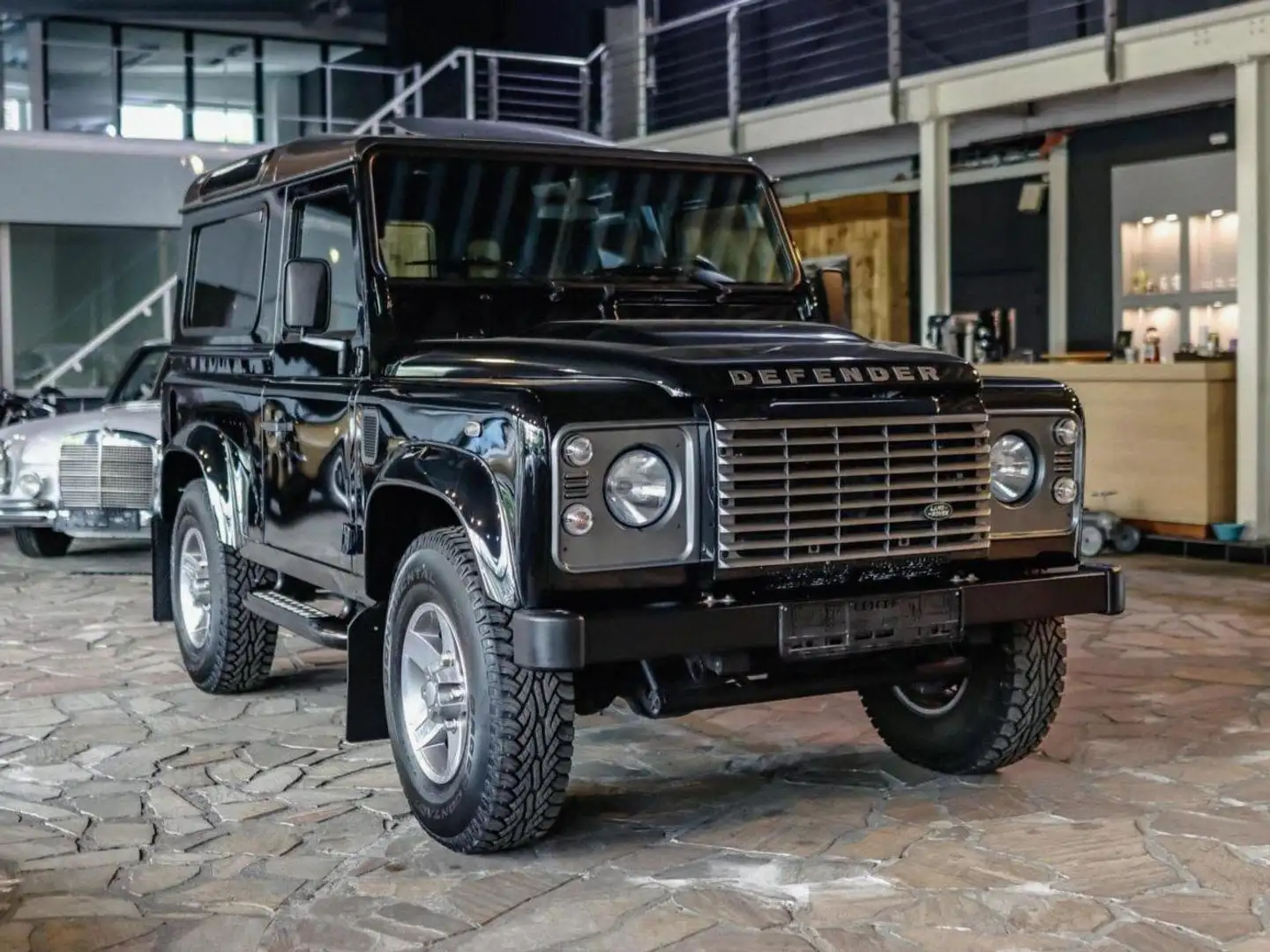 Land Rover Defender Defender 90 TD4 SE Exklusiv Noir - 2