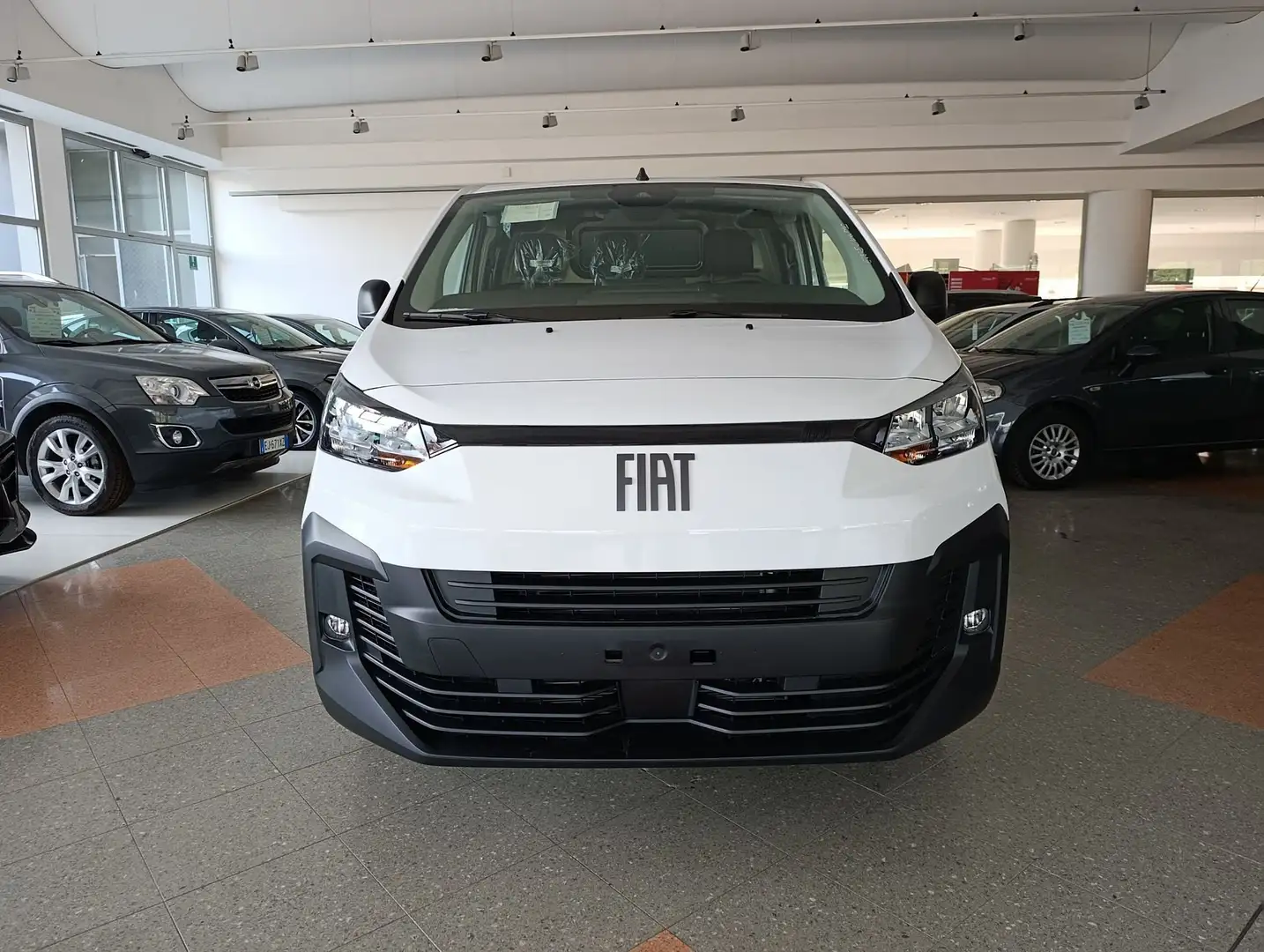 Fiat Scudo 1.5 BlueHDi 120 CV S&S PL-TN Furgo Blanc - 2