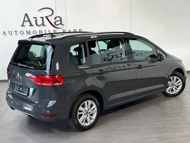 Volkswagen Touran view 5