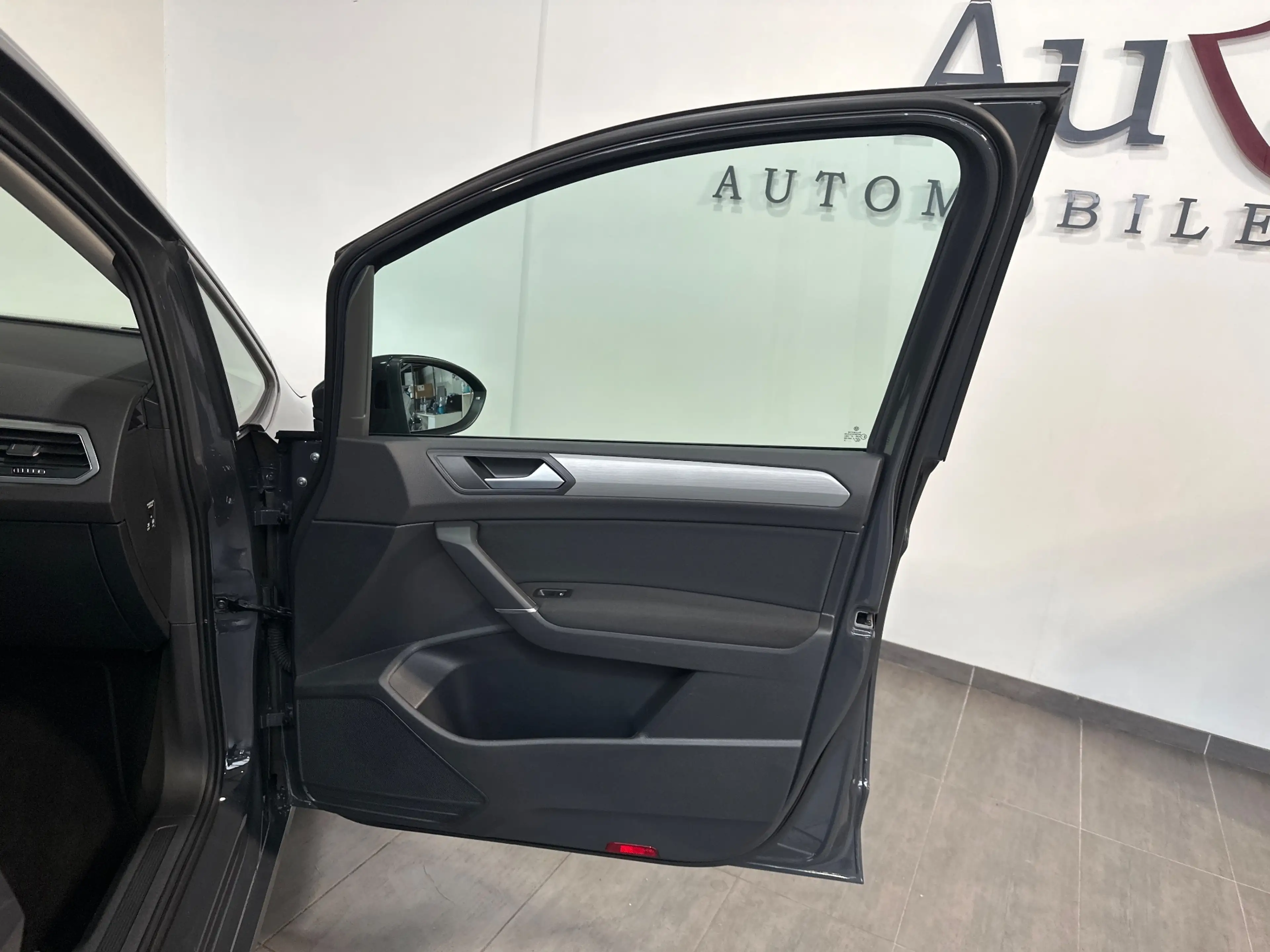 Volkswagen Touran 2.0 TDI DSG CL 7-Sitzer NAV+LED+ACC+PANO — photo 7